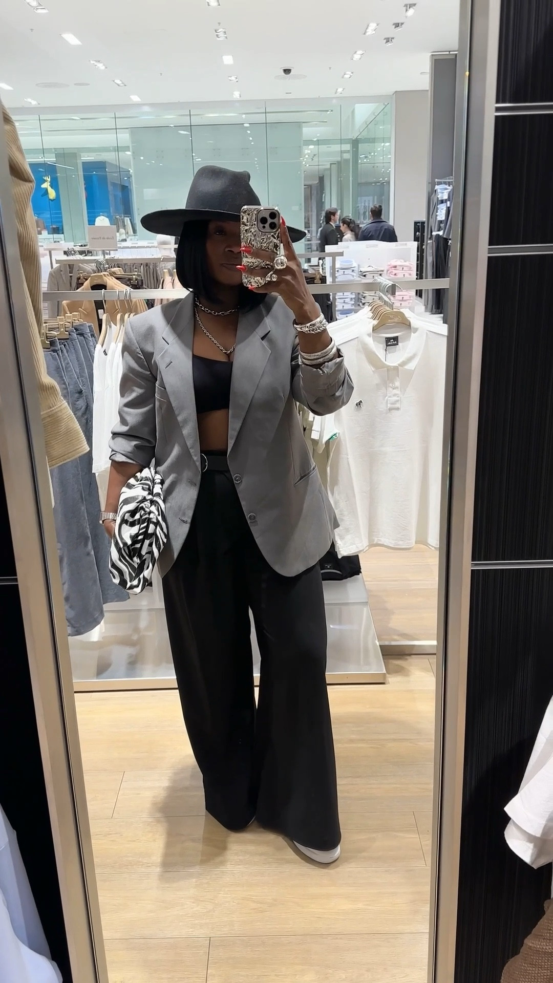 Power dressing, but make it effortless🖤 The oversized blazer era is still going strong - and I’m not mad about it☺️

#Ootd


#LTKstyletip #LTKcanada