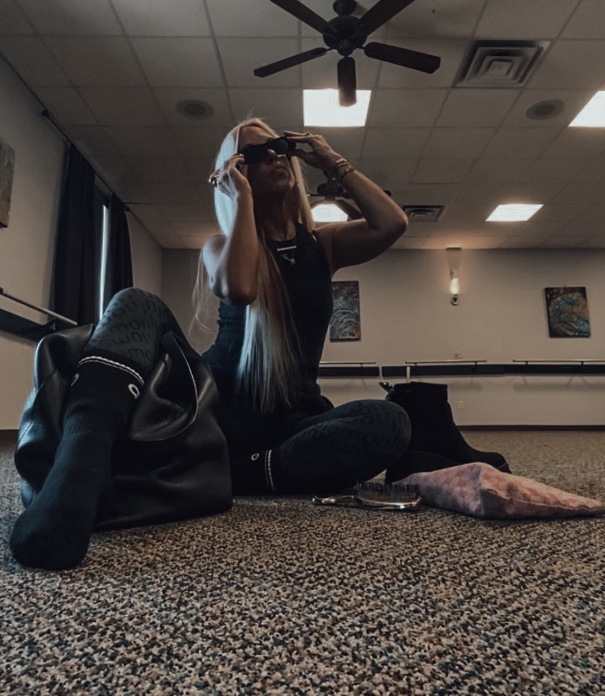 the boots 🥾
it took forever to land on my fall favorites… vti-level patience 😂
purged the rest. kept the ones that make sense, match everything, and last.
linked in my ltk for u 🤍

#fallstyle #ltkfinds #genxstyle #elevatedbasics #minimalwardrobe #editedcloset #capsulefall #glitteruapproved