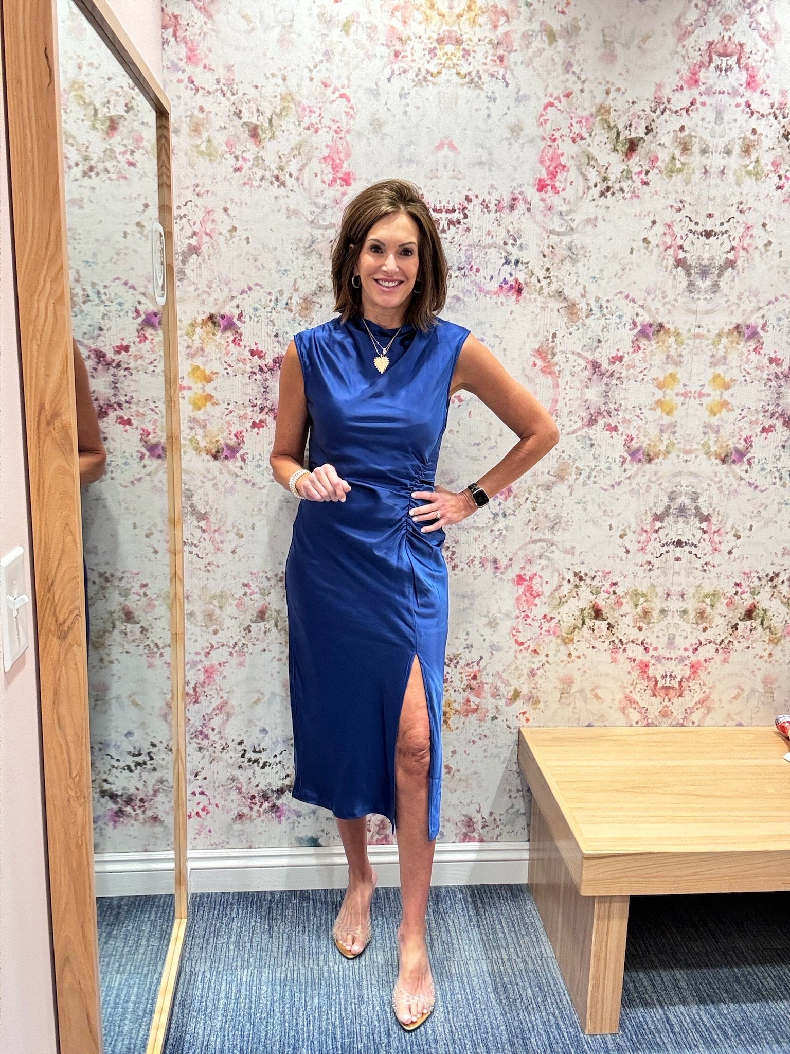 Satin Dress - size large 


Wedding guest 
Summer wedding 
Workwear
Midi dress 
Event dress

#LTKWedding #LTKWorkwear #LTKSeasonal