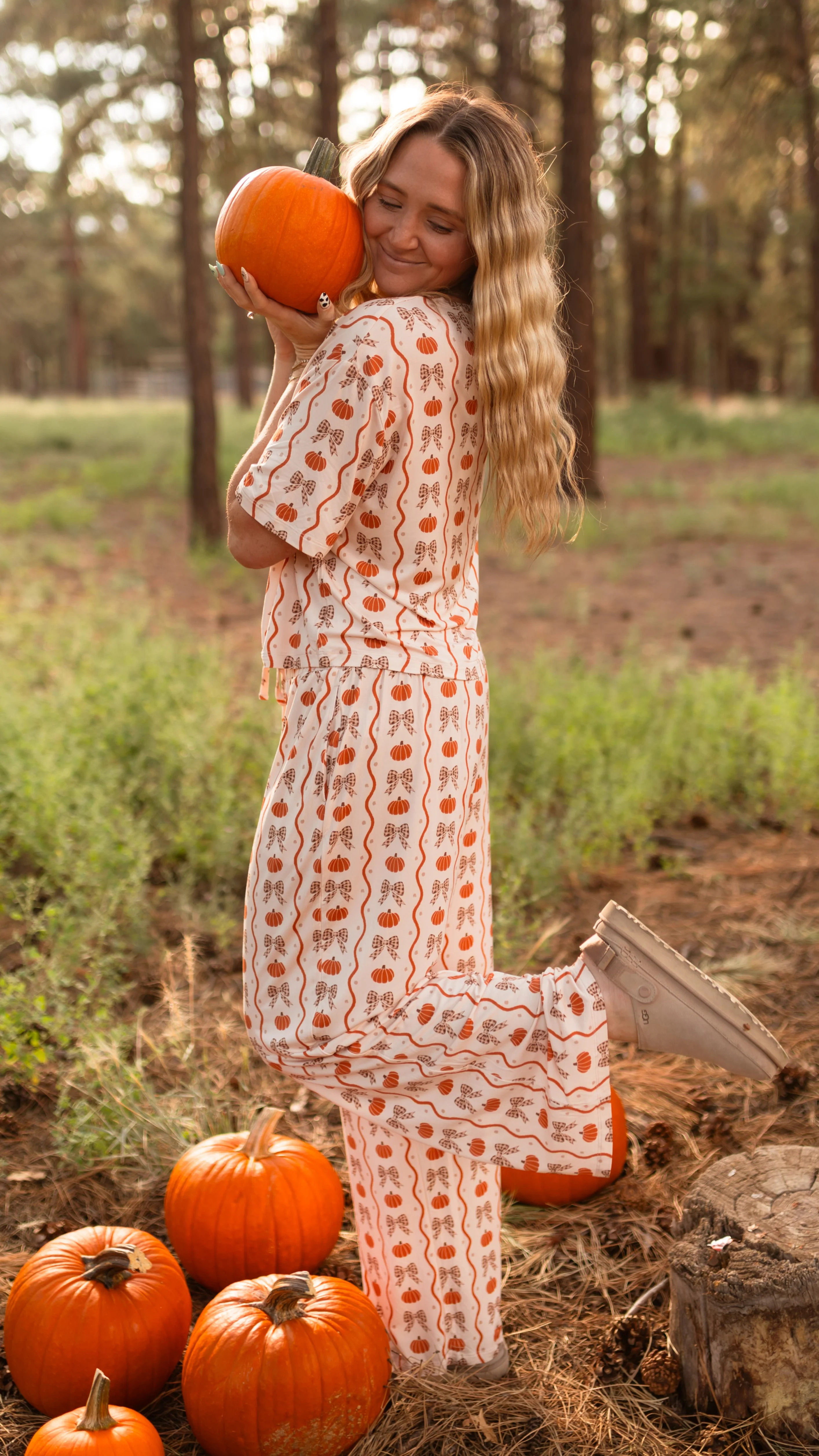 Women's T-Shirt and Pants Set in Bows and Pumpkins | Silks Design