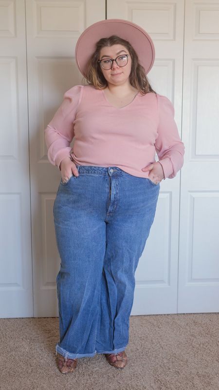 Plus size jeans Outfit wide leg jeans pastel pink 