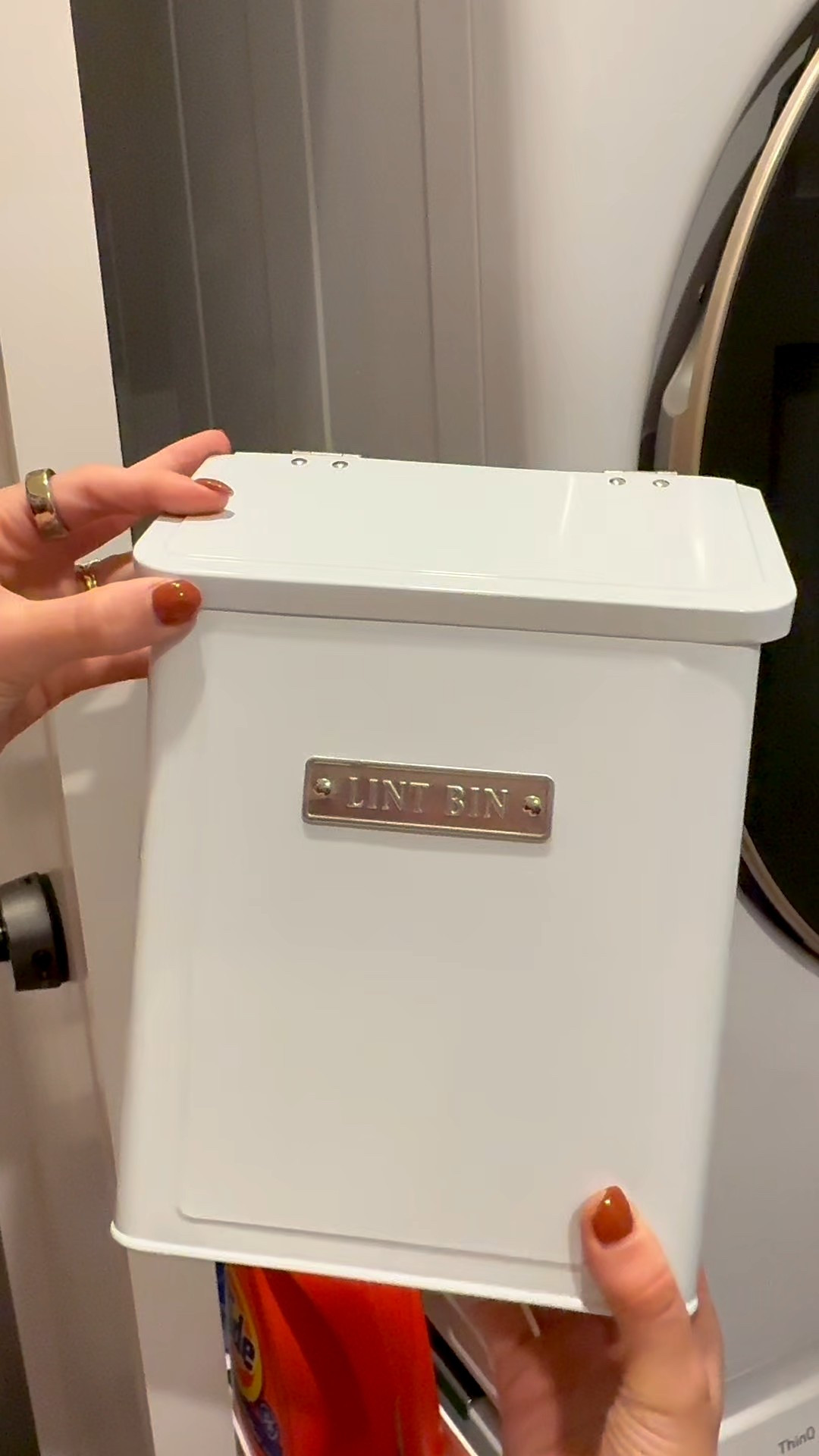 Lint box! Magnetic and sticks to your dryer perfectly. Great if you do multiple loads of laundry a day! 

Amazon home, Amazon organization, Amazon cleaning, Amazon must haves 