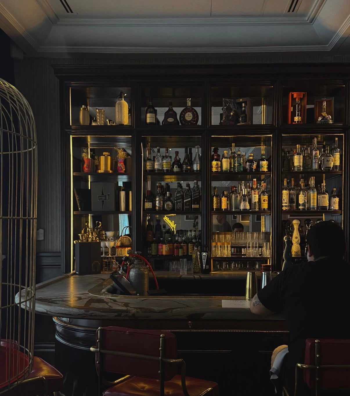 Hosting isn’t performance.
It’s preparation.

This week’s edit is built around the Four Seasons philosophy — structure, atmosphere, and intention.

If you’re going to invest anywhere, invest in what people touch, hold, and remember.

The right glass.
The right linen.
The right lighting.

That’s how you host well.

#livelikethestay 
#fourseasonsmexicocity