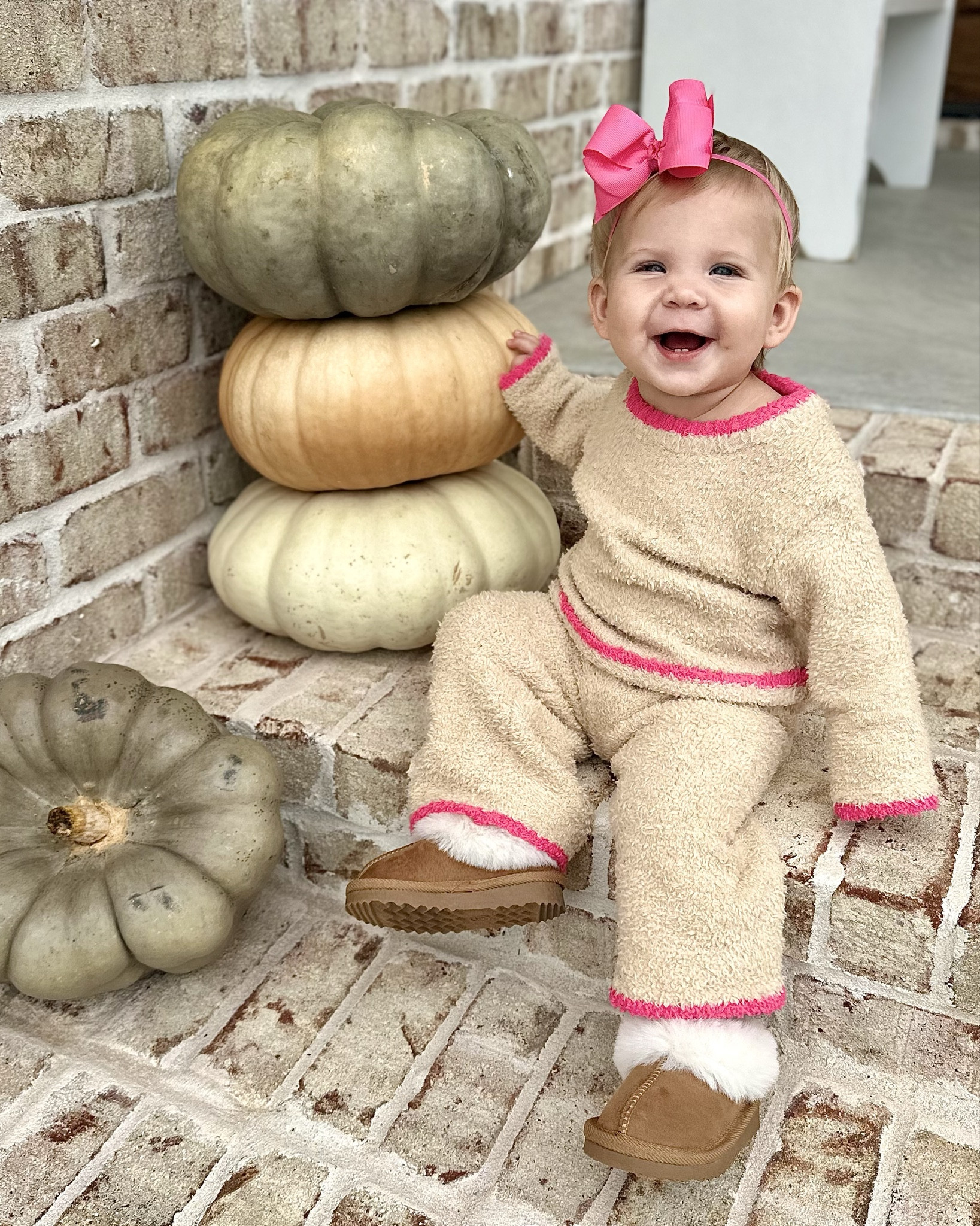 I couldn’t leave out Parker’s #ootd brought to you by #carters and #target the softest set and so warm and cozy! Perfect for these winter months paired with the CUTEST “look-a-like” slippers!! I need a pair of my own! AND their on #sale go snag you a pair before their gone! #babyfashion #targetfinds #targetbaby #parkerscloset 

#LTKBaby #LTKKids #LTKStyleTip