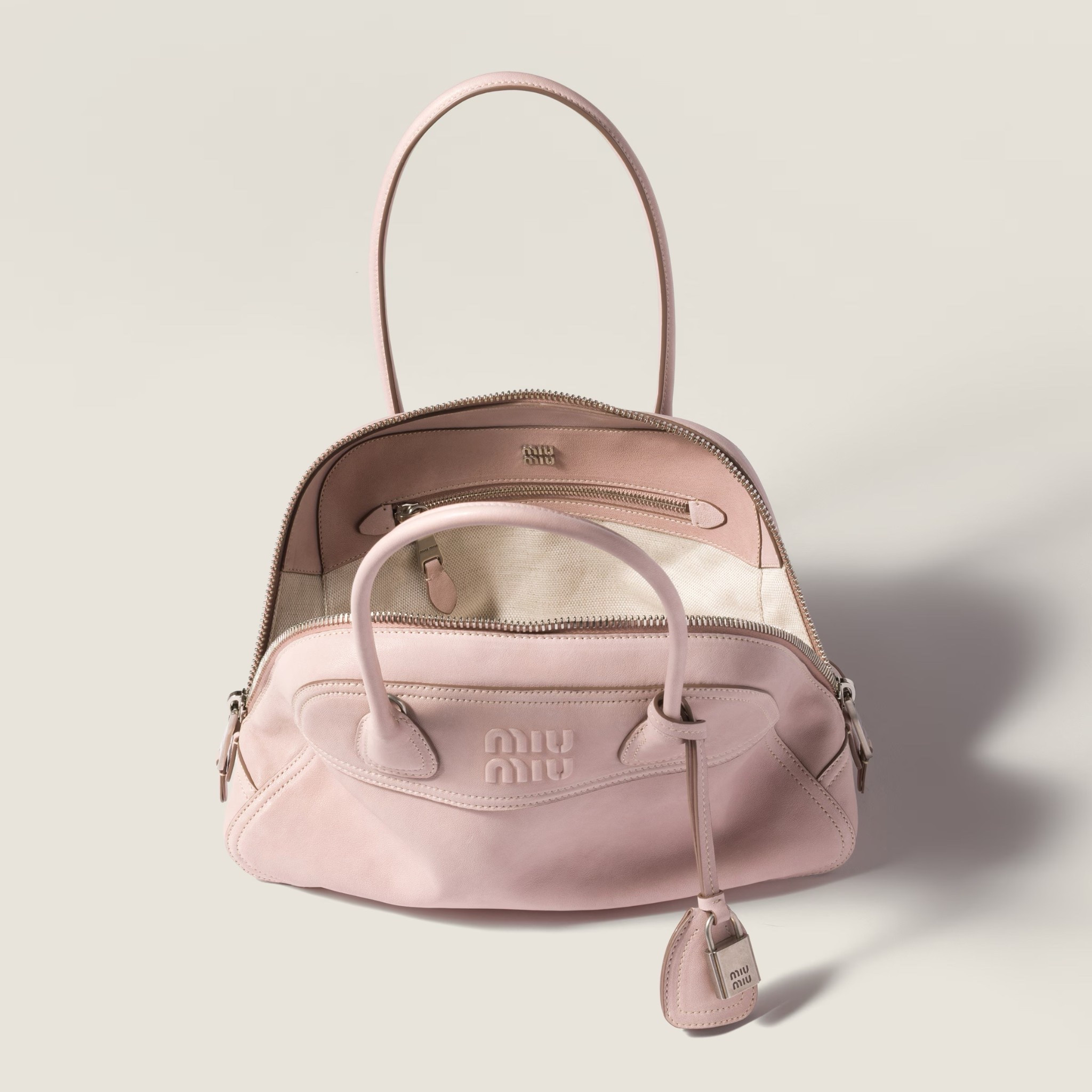 been looking for a baby/powder pink handbag for spring summer 

Miumiu Vivant nappa leather bag opal

#LTKootd #LTKSeasonal #LTKTravel