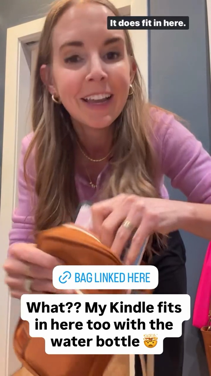 What?? My Kindle fits in here too with the water bottle 🤯