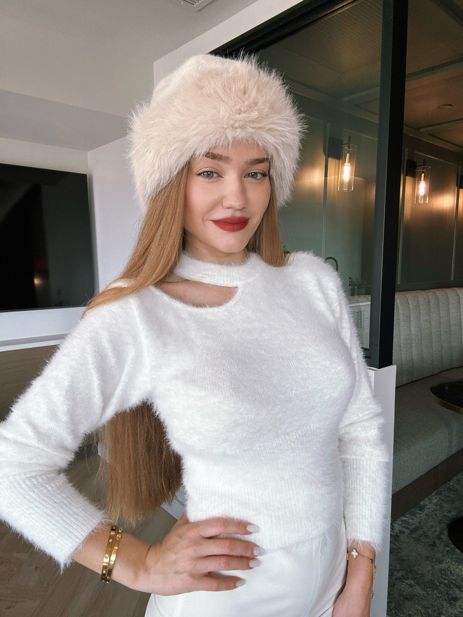 White sweater 

#LTKSeasonal
