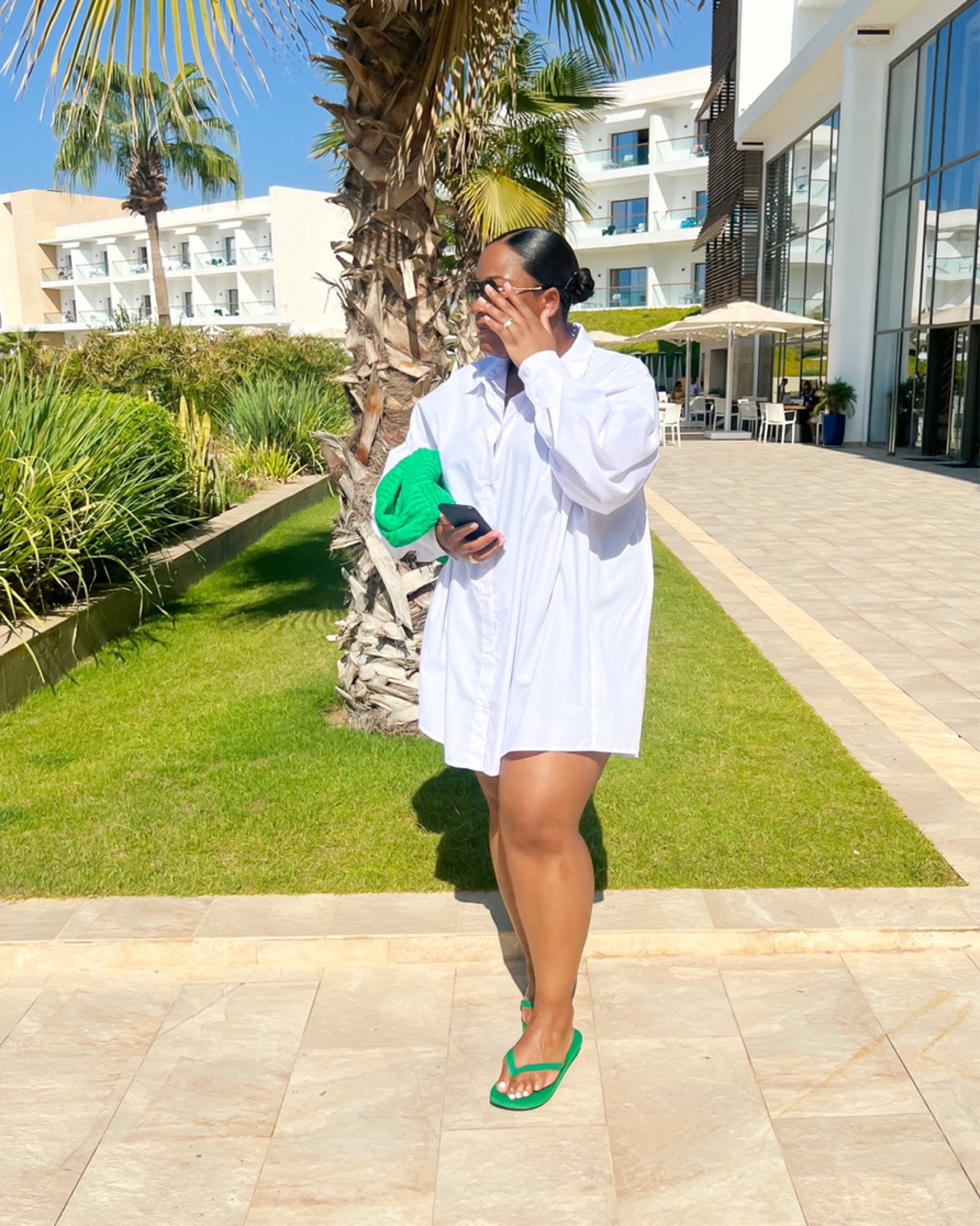 I think green is my new favourite colour!

Green outfit / greeen bag / designer bag / Bottega cloud pouch / Bottega pouch / white dress / white shirt dress / havaianas / flip flops / holiday outfit / summer looks / spring outfit 

#LTKHoliday #LTKeurope #LTKSeasonal