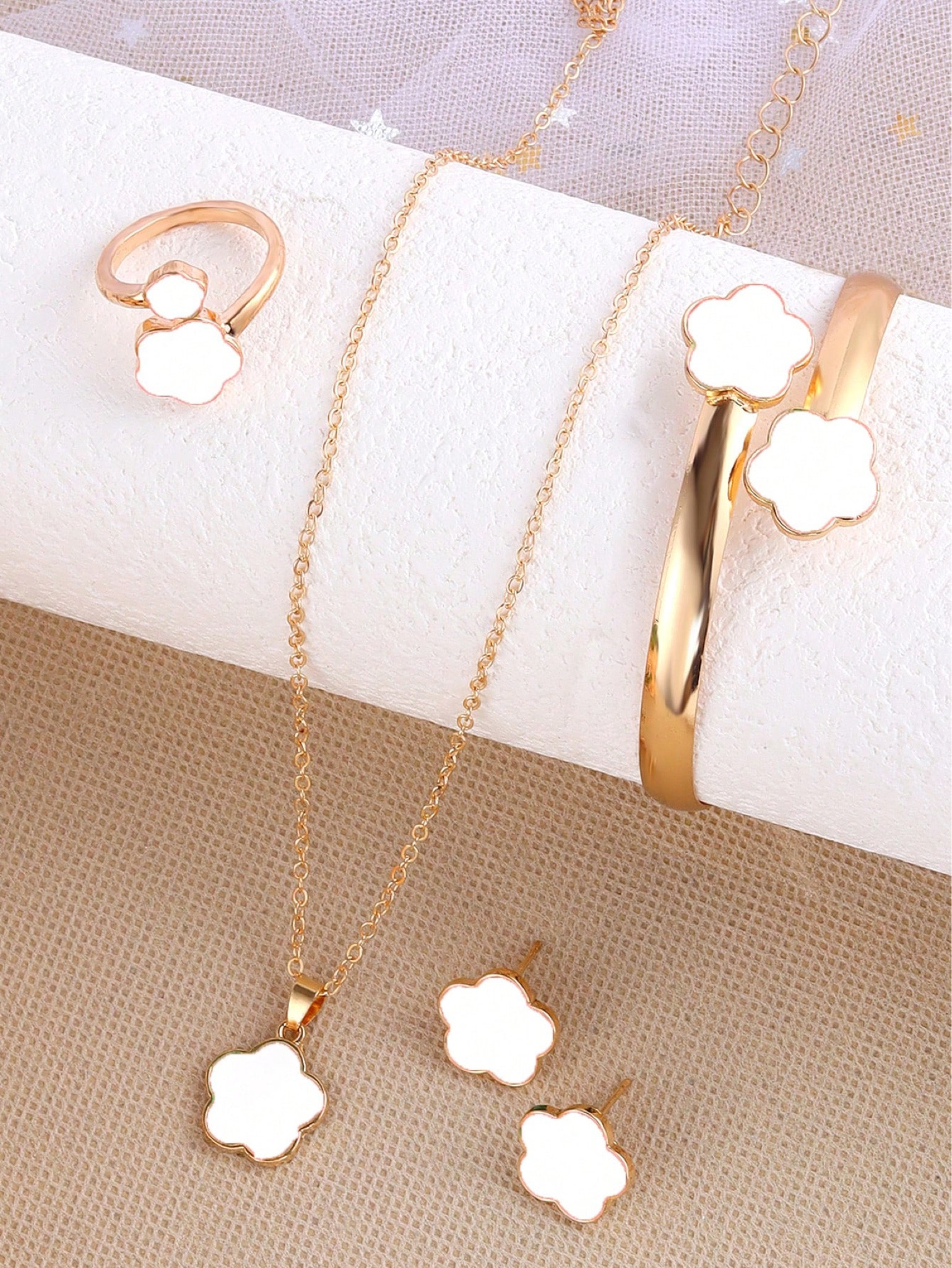 5pcs/Set Lucky Four-Leaf Clover Design Necklace, Earrings, Bracelet & Ring Set

#LTKMostLoved #LTKOver40 #LTKPetite