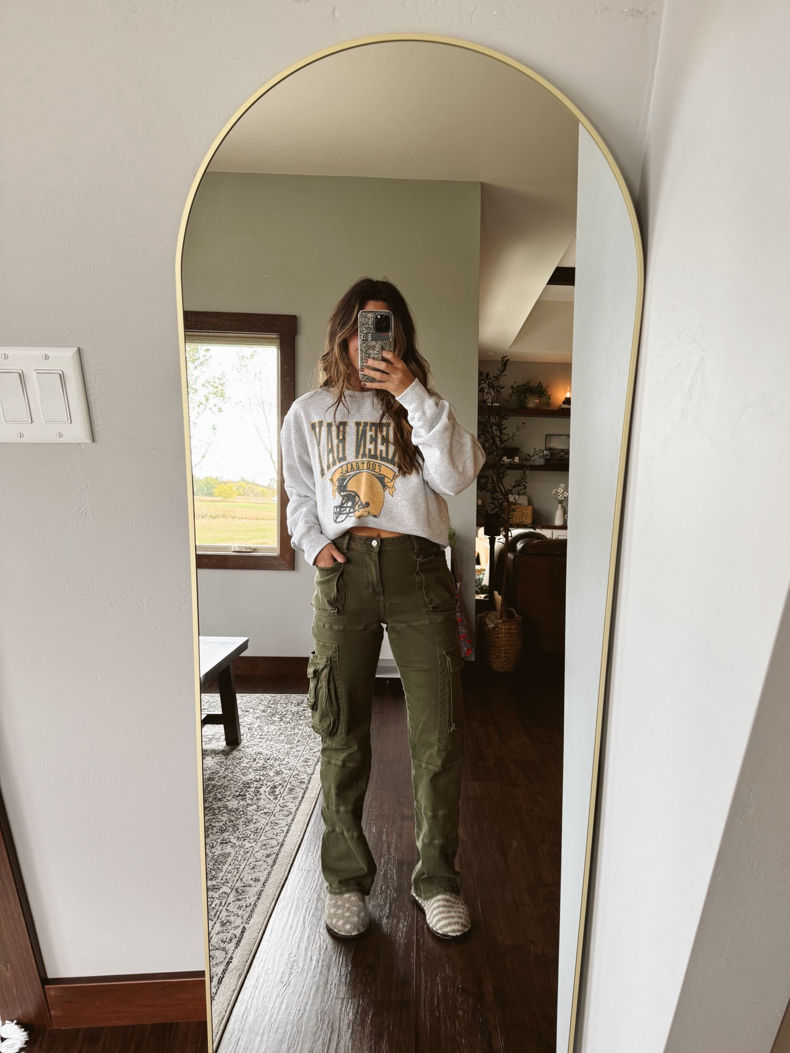 Game day fit🏈 cargo pants are Fashion Nova but i liked my sweatshirt! 

#LTKSaleAlert #LTKSeasonal