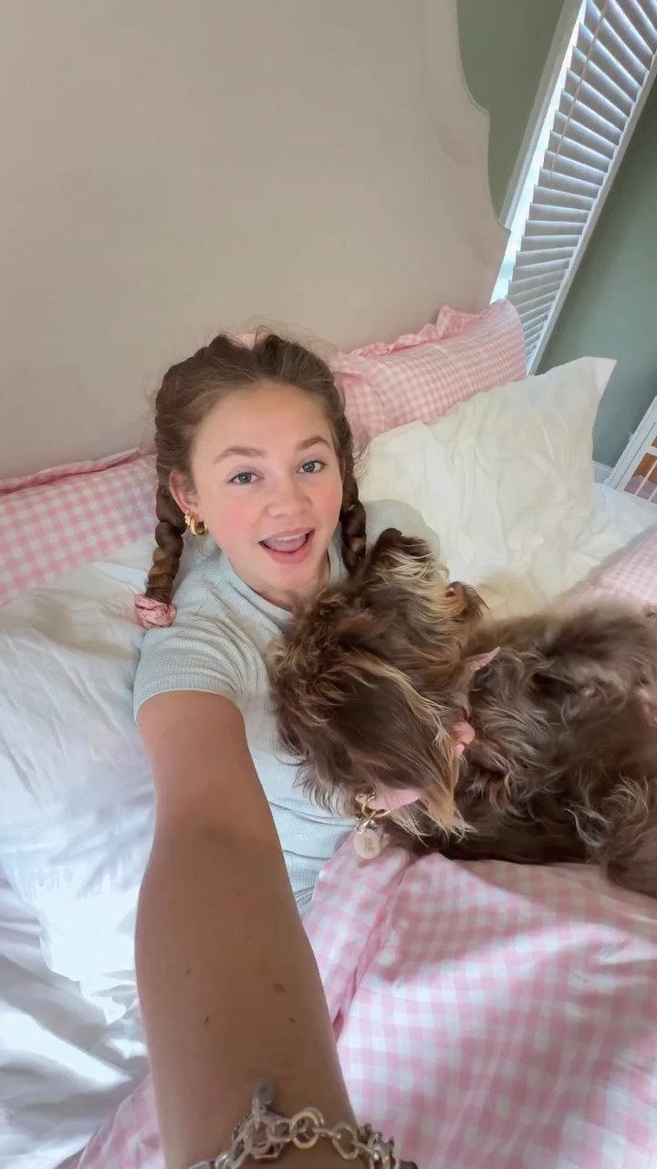 The dogs were a little crazy this morning😅Took me a while but I’m happy that I finally got out of bed to be productive!🩷
#grwm #vlog #morning #routine #relatable