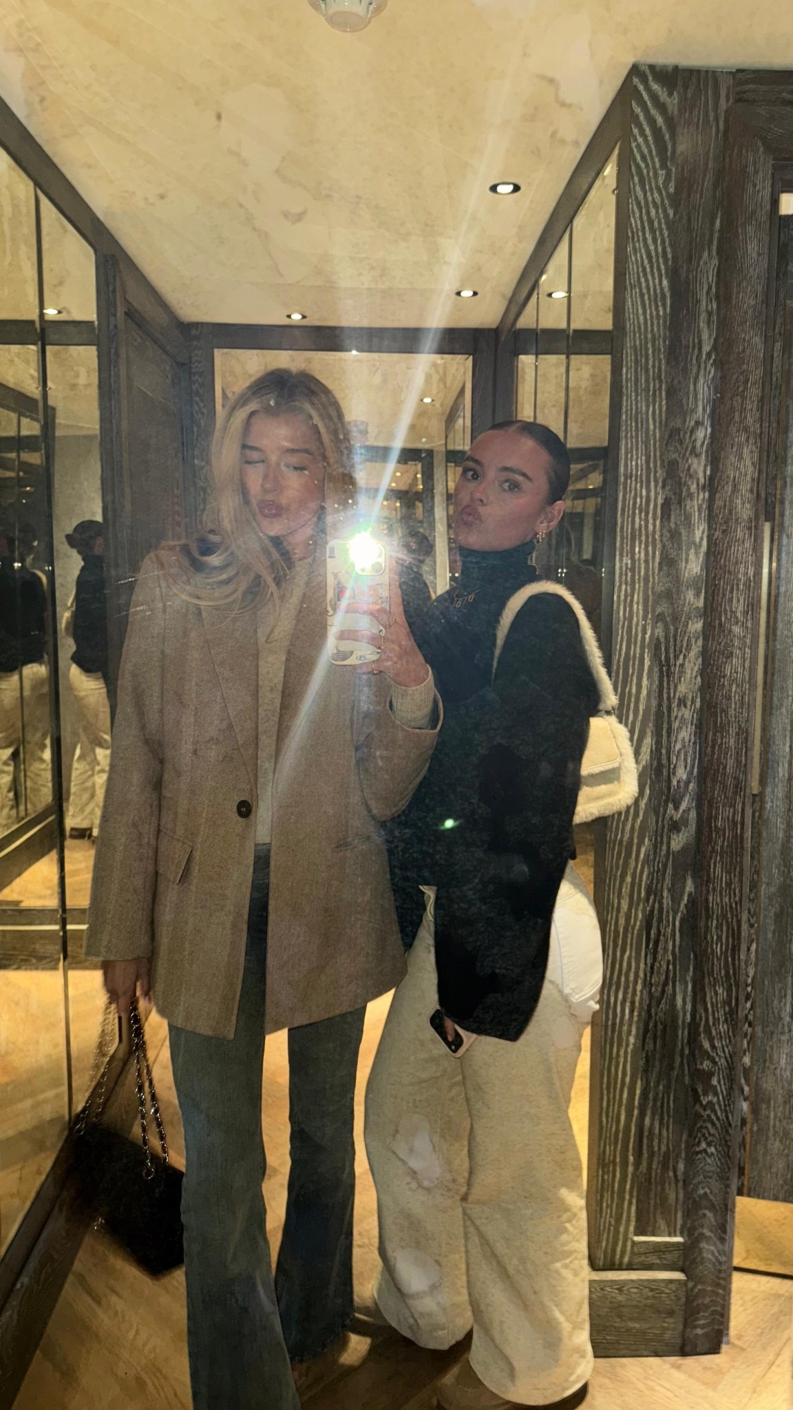 📸✨

Blazer, jumper, knitwear, flared jeans, low rise jeans, girls night, casual outfit, going out outfit, chic, city break

#LTKuk #LTKwinter #LTKjeans