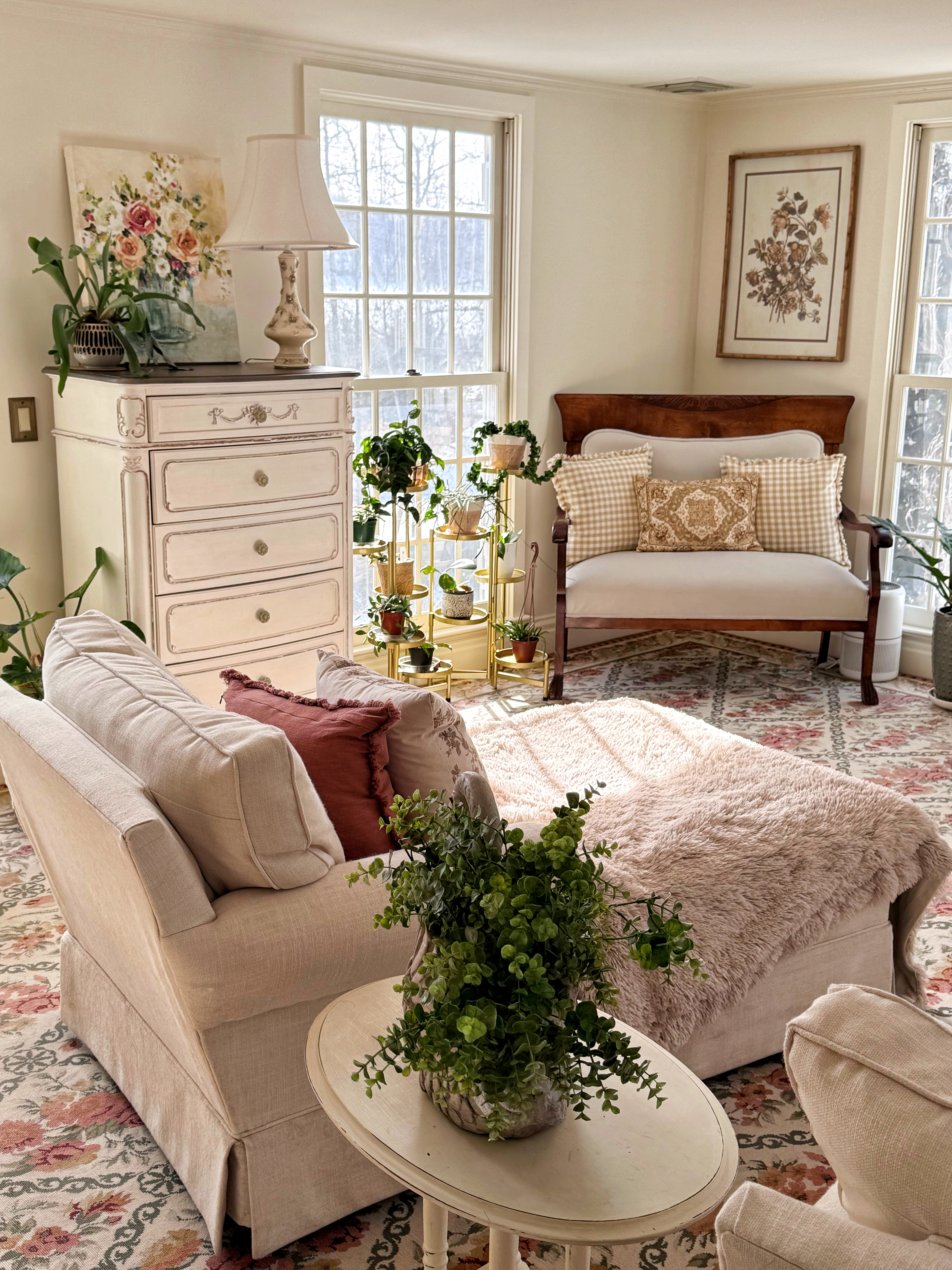 Cottage style bedroom with vintage decor and lots of plants! 🪴

#LTKHome