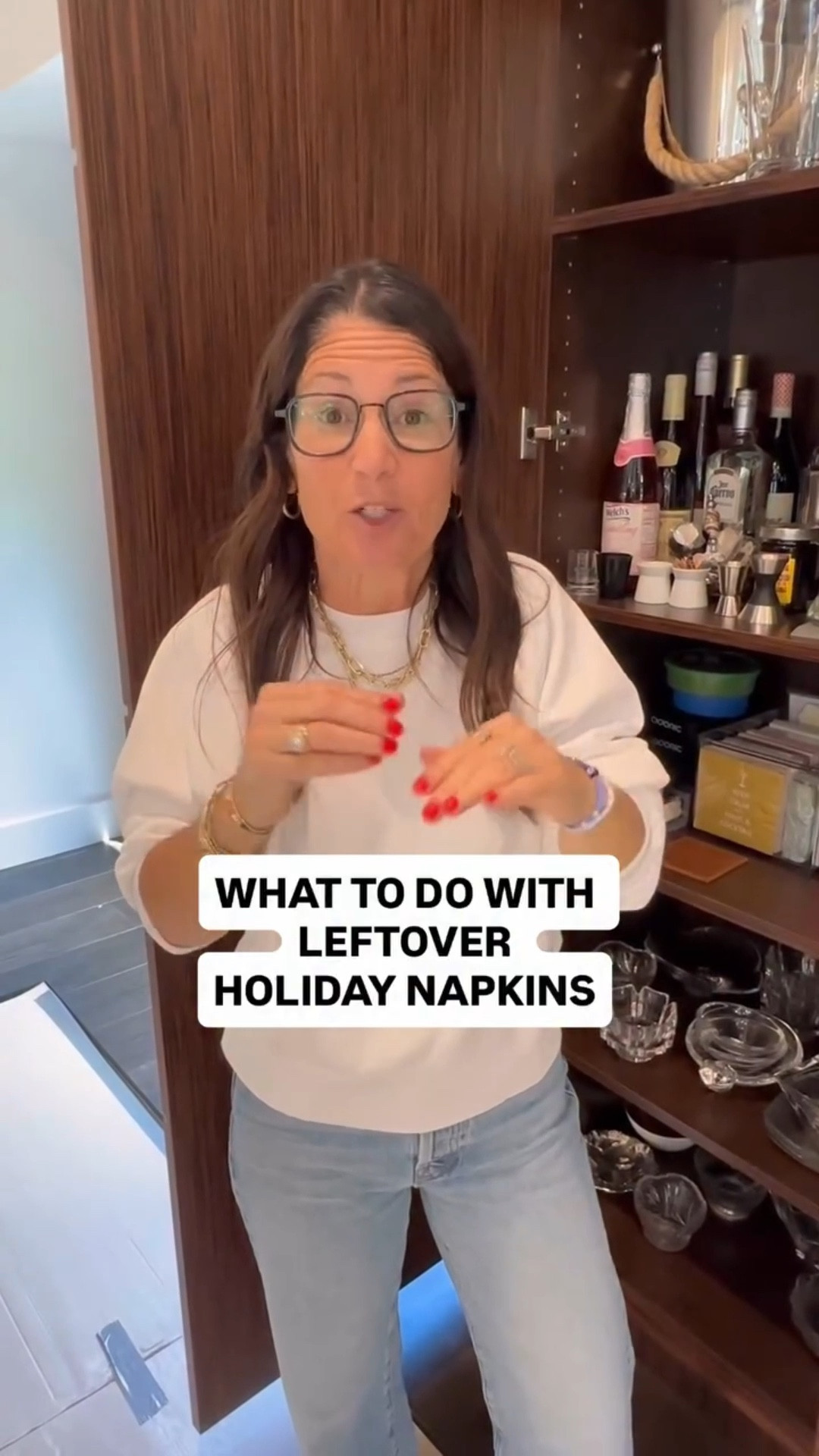 Don’t throw away your leftover holiday napkins, instead store your custom napkins in a bin like the one I shared and bring it out whenever you have guests over! I have more tips like this in our 11 day challenge that’s about to start so comment link if you want to join!