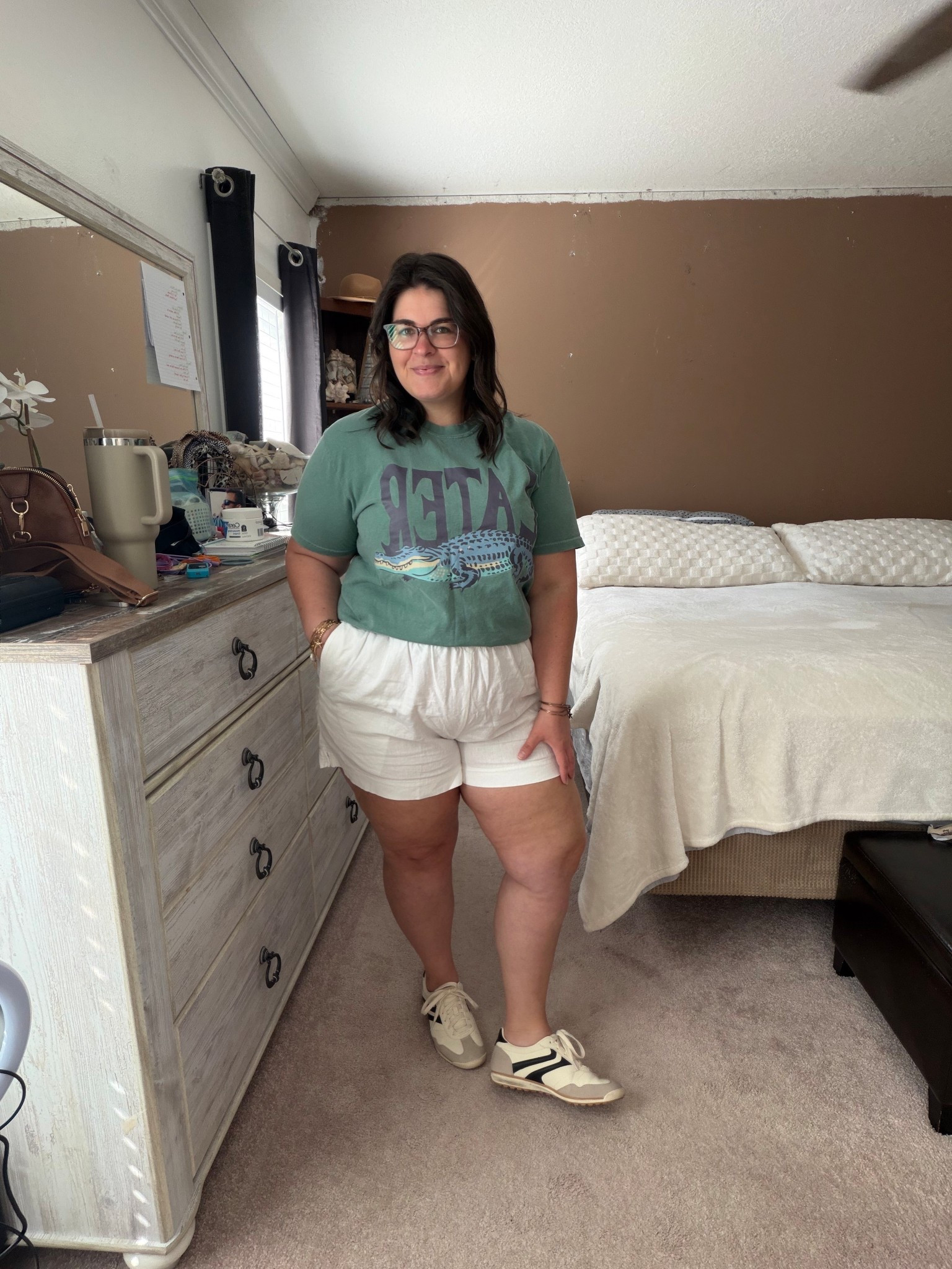 This everyday easy style is perfect for moms. It’s cute enough to still look put together but laid back enough for everything mom on the go. 

#LTKMidsize #LTKmomlife #LTKootd