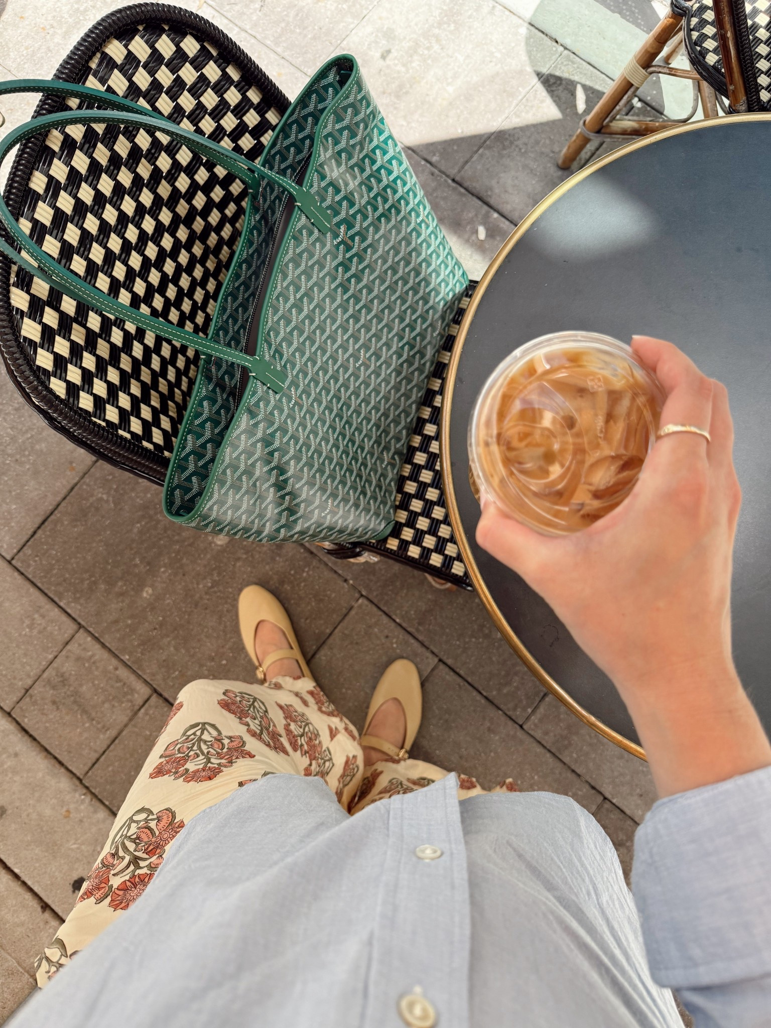 Butter yellow & light blue is THE combo of summer 💛