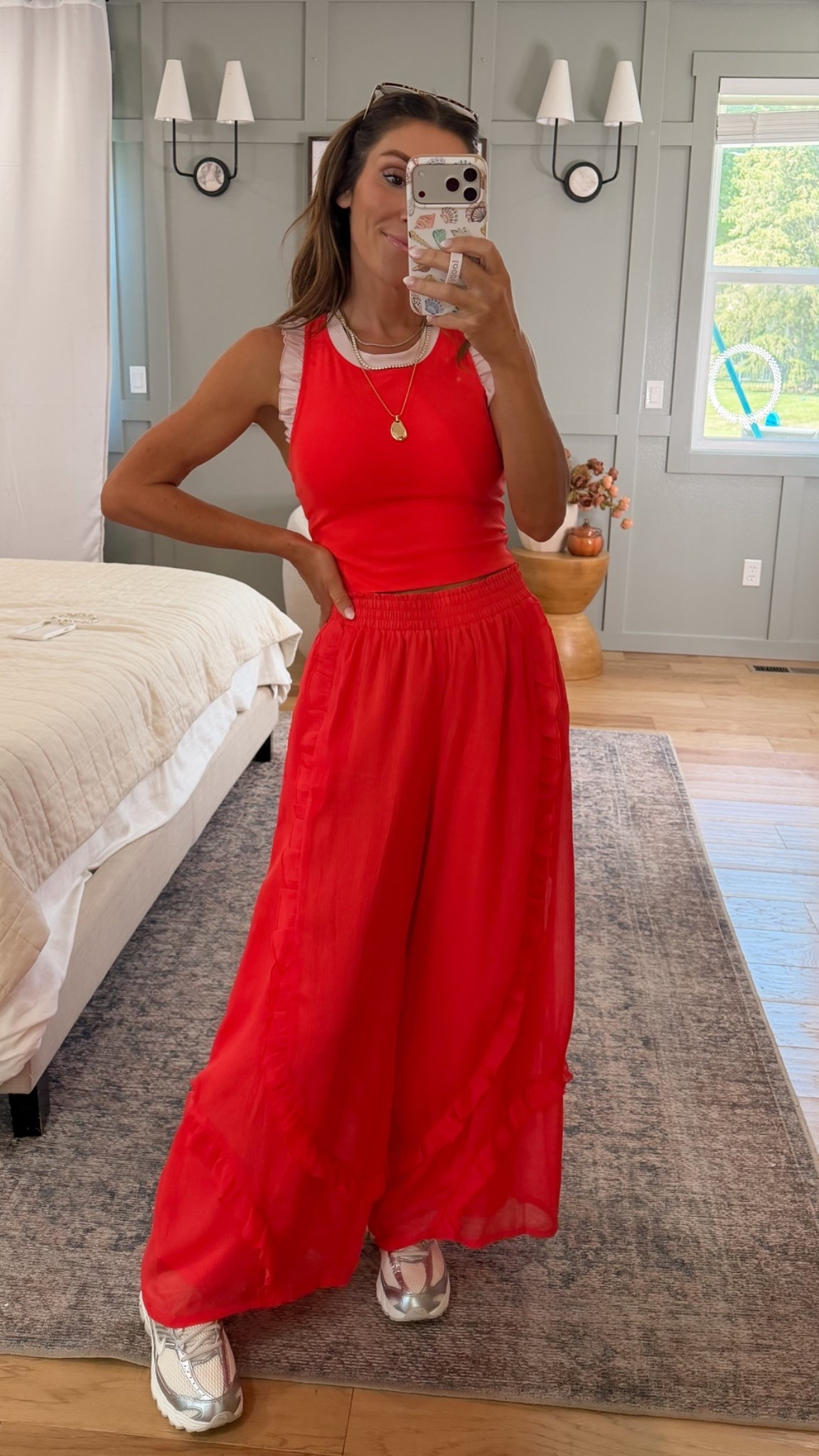 STOP 🤩❤️ I can’t get over how cute this built in bra tank is… and the PANTS! We just elevated Athleisure to a whole new level

#athleisure #sportsmom

#LTKmomlife #LTKootd #LTKActive