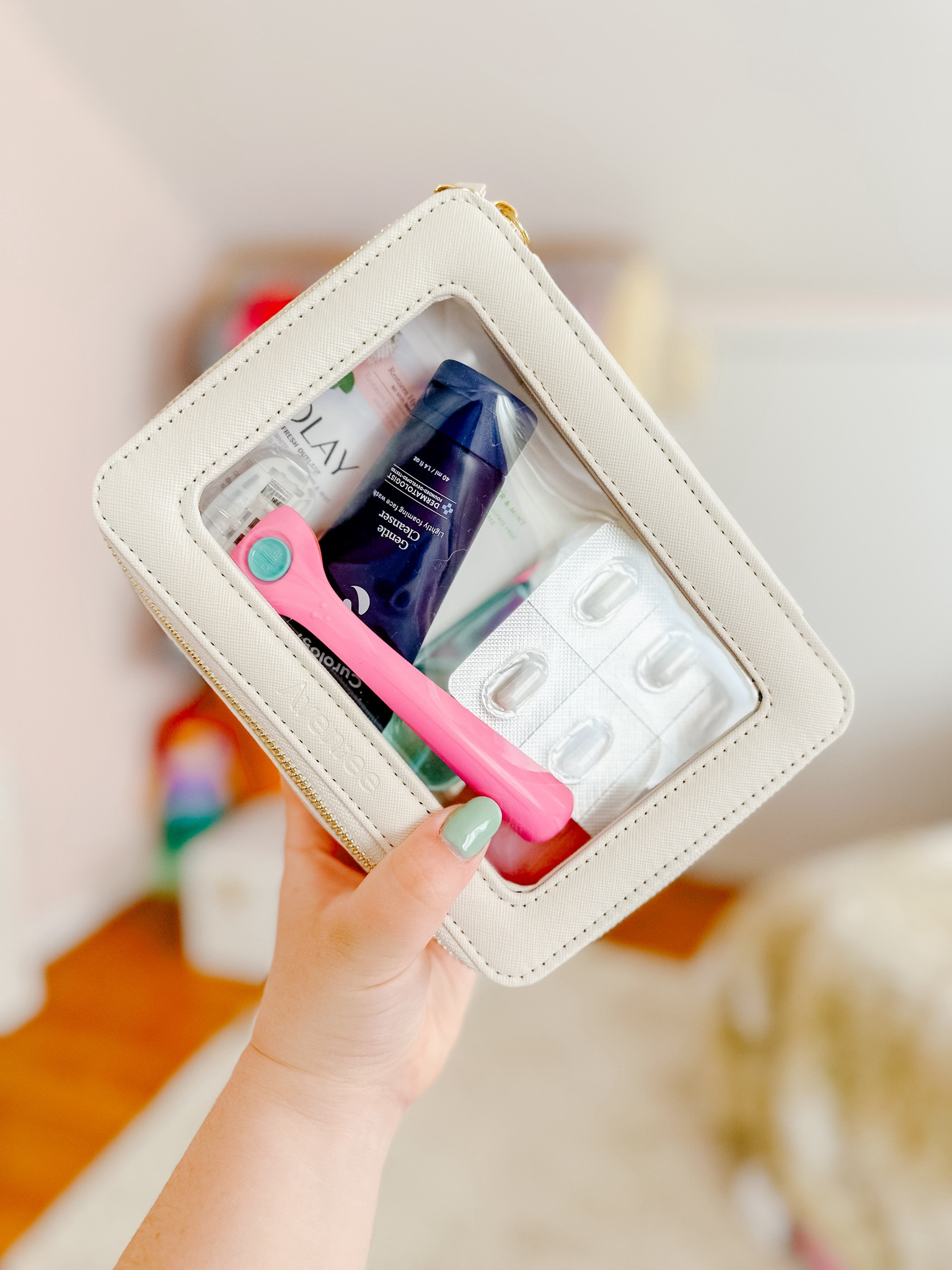 I just purchased new carry-on luggage (which I’ll share soon!) so that I could start trying to pack for shorter work trips without checking a bag!🙃(I know I know, but I’m gonna try!) lol So, I wanted one bag for all my shower & bathroom essentials that was wipeable & easy to clean! 🧼 This neutral clear-top bag matches my new luggage, is less than $25 & fits a ton! See how much I can pack in it!  

#LTKMidsize #LTKTravel #LTKBeauty