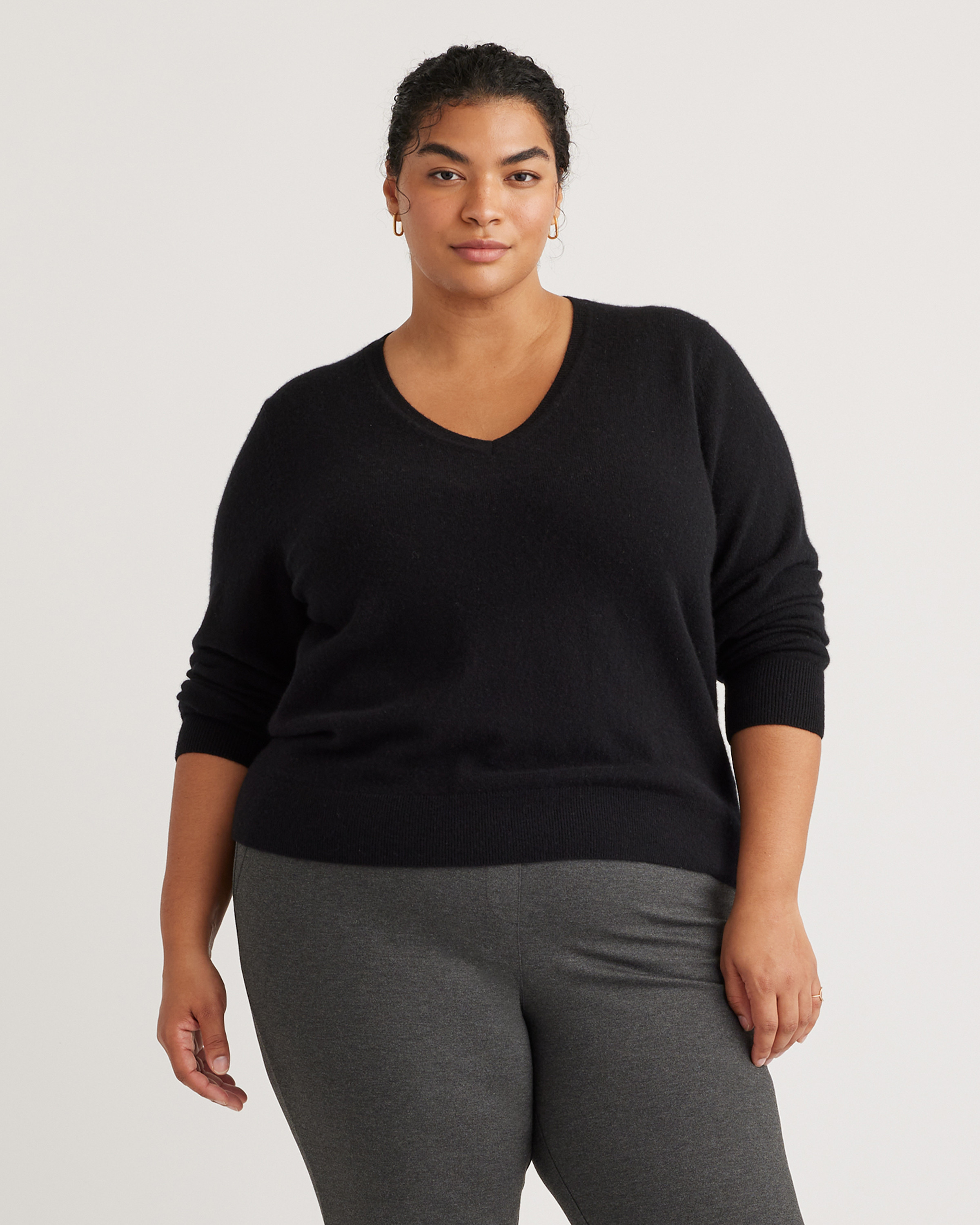 Quince | Women's Mongolian Cashmere V-Neck Sweater in Black, Size 1X | Quince