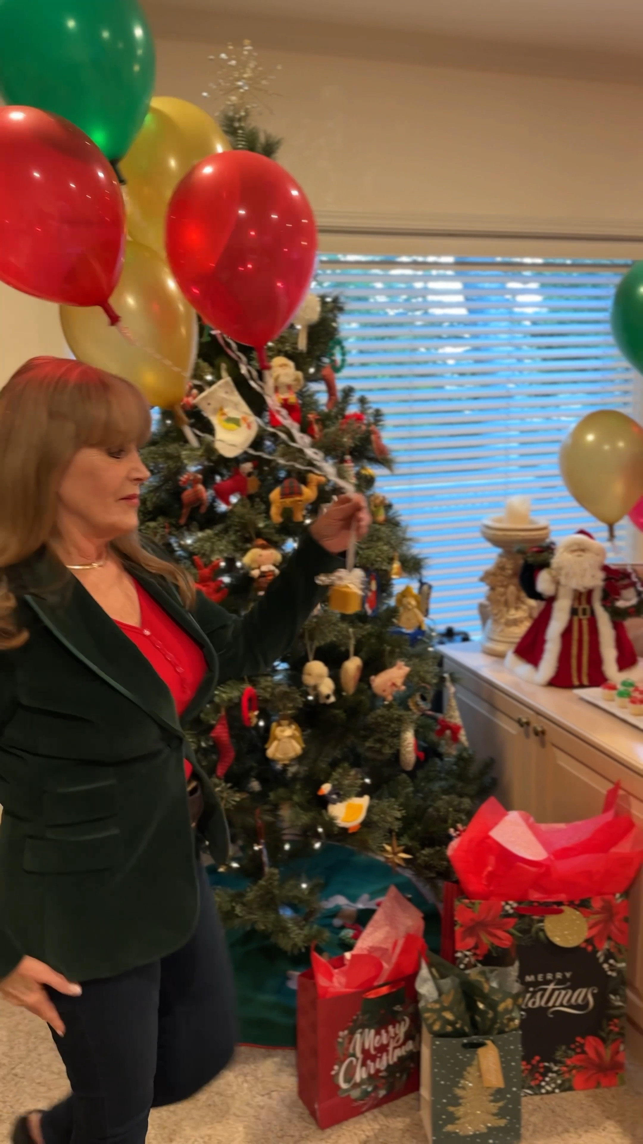 Easy holiday party decorating ideas - Christmas decor inspiration - Christmas tree - Christmas party ideas - Holiday party planning tips 

#LTKparties #LTKHoliday #LTKVideo