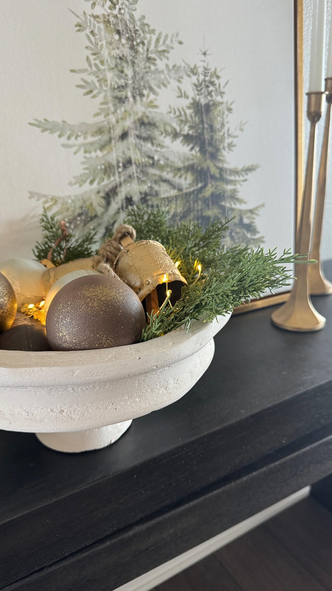 Console table decor.


#LTKStyleTip #LTKHome #LTKHoliday