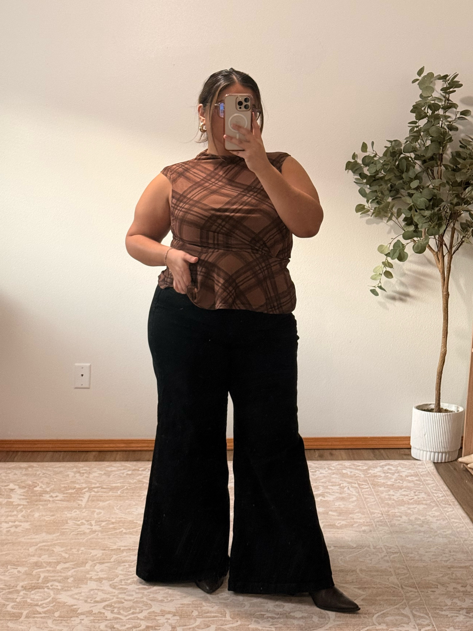 Who else is obsessed with wide leg denim?🙋‍♀️

#LTKPlusSize #LTKWorkwear