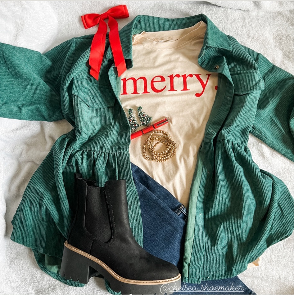 In my red lip ERA.  #christmasoutfit #christmasootd #redlip #merry&bright