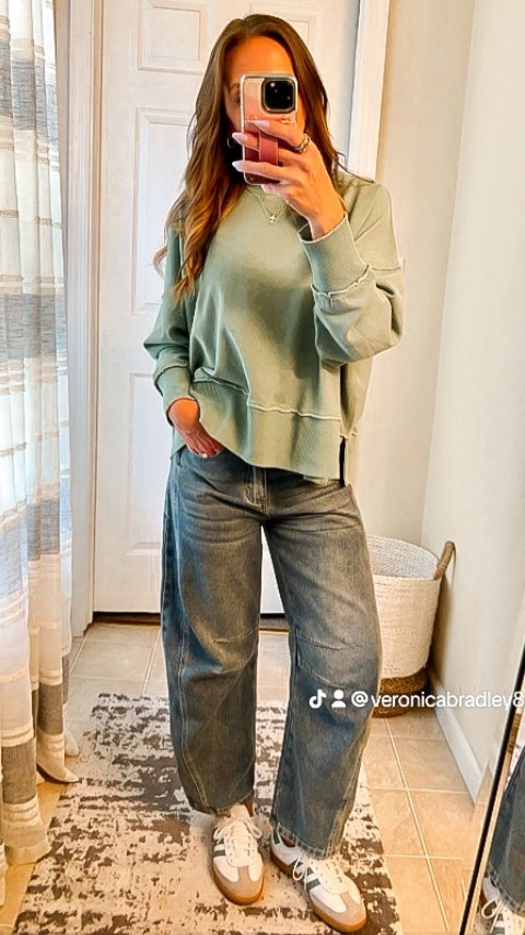 This sweatshirt from AE is the perfect for nights at the beach or spring weather! Comes in so many colors and it’s under $30 currently! Loving it with my favorite barrel jeans from Amazon! 

Size XS sweatshirt 
Size XS jeans 

#LTKFindsUnder50 #LTKOver40 #LTKSeasonal