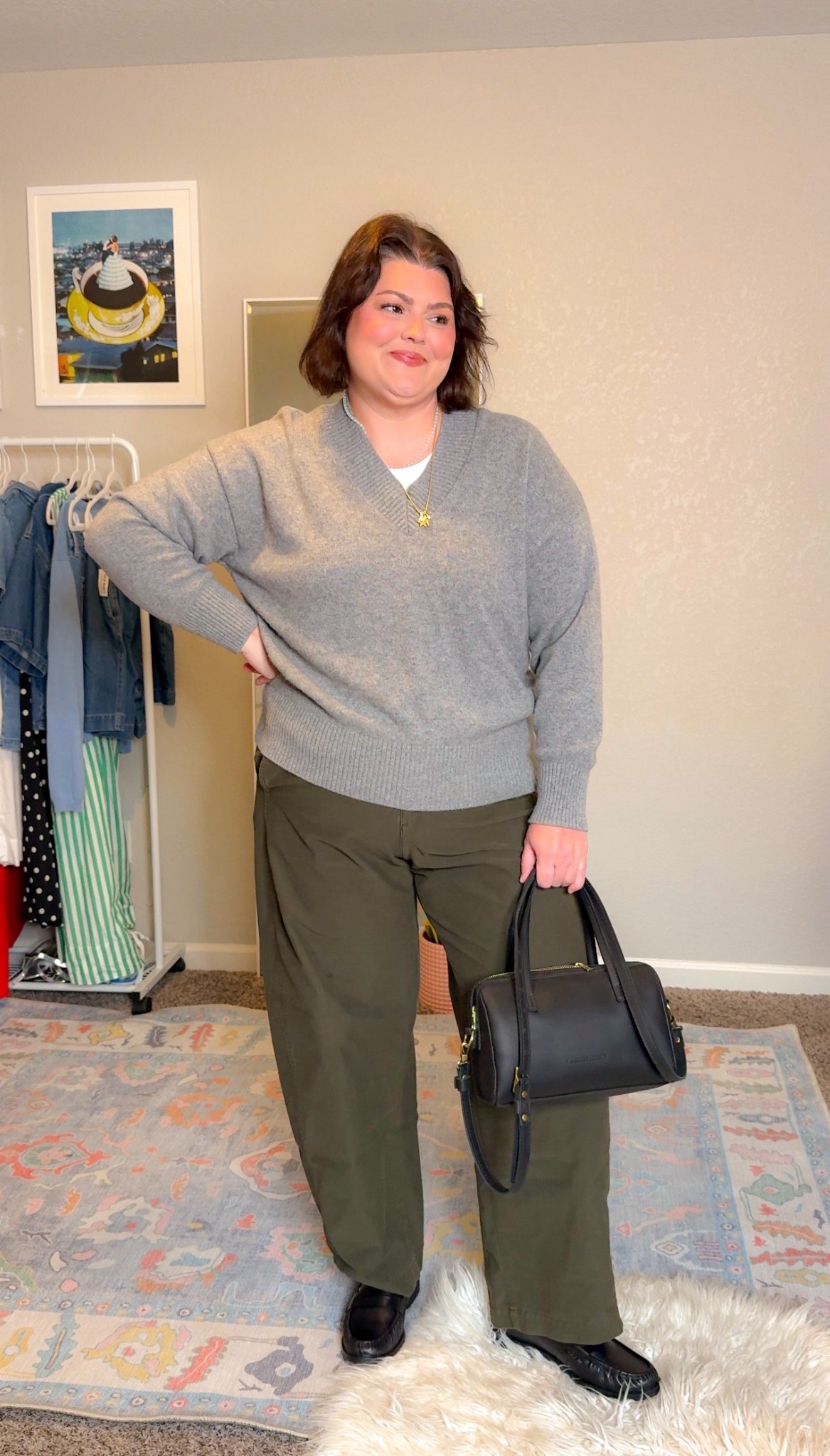 what to wear when you want to feel comfy but still look like you tried
gray v neck sweater + Uniqlo Jersey barrel pants is my current go-to
easy, relaxed, and actually flattering
perfect for errands or a hair appointment day (size 16 outfit) 
shop everything here ↓

#LTKPlusSize #LTKWorkwear #LTKMidsize