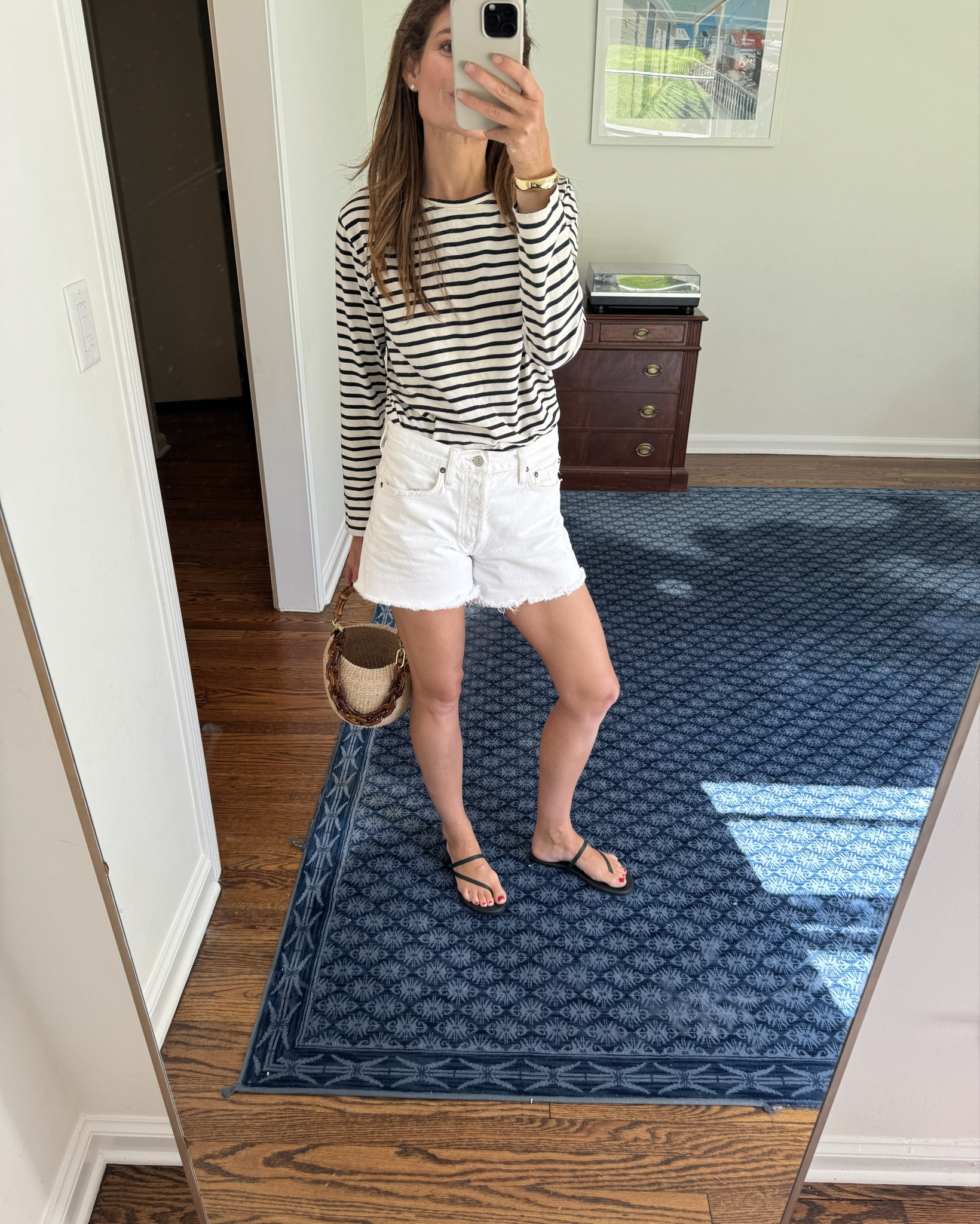 tuesday ootd ✨

sizing notes 〰️
shirt: sized up to a medium for a roomier fit
shorts: wearing my true size a 26 and they are perfectly roomy (and the inseam is perfect — they give you the coverage you want without feeling frumpy/old) 
flats: fit true to size 
obsessed with my new bsg 😍😍😍