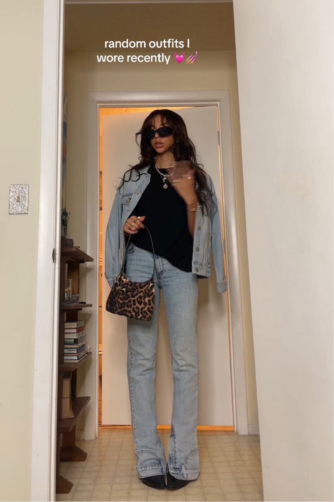 chic fall outfit idea ☁️🍂 

• jacket, t shirt & jeans are old, bag is thrifted — linked similar! x 