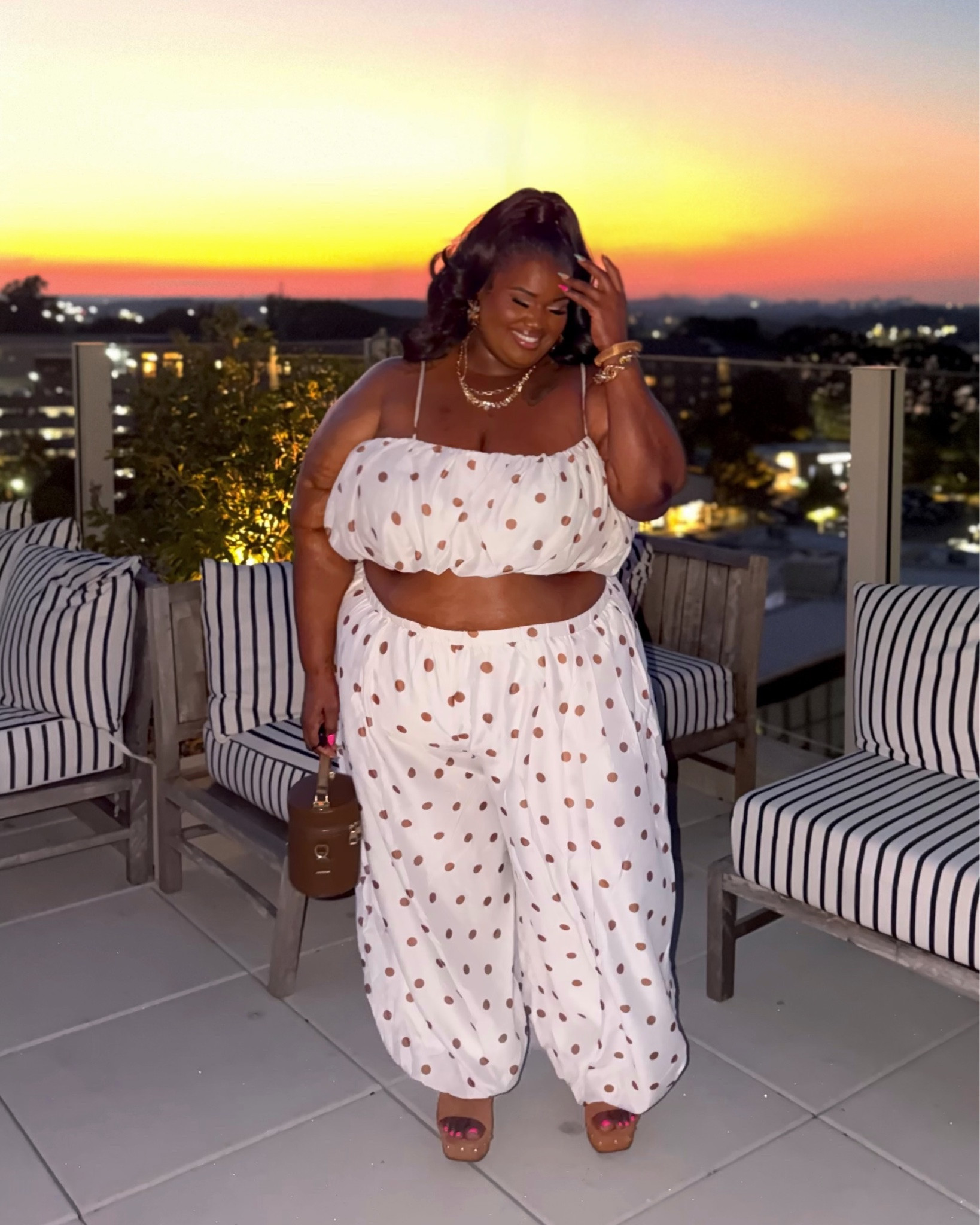 Sometimes…I chase sunsets.

Thank you @meet_blk for a fun evening🫶🏾.

Outfit deets:
Set @asos 
Shoes @giannibiniofficial @dillards 

#Blkapp #datingapps #plussizefashion #fashionforall #asoscurve