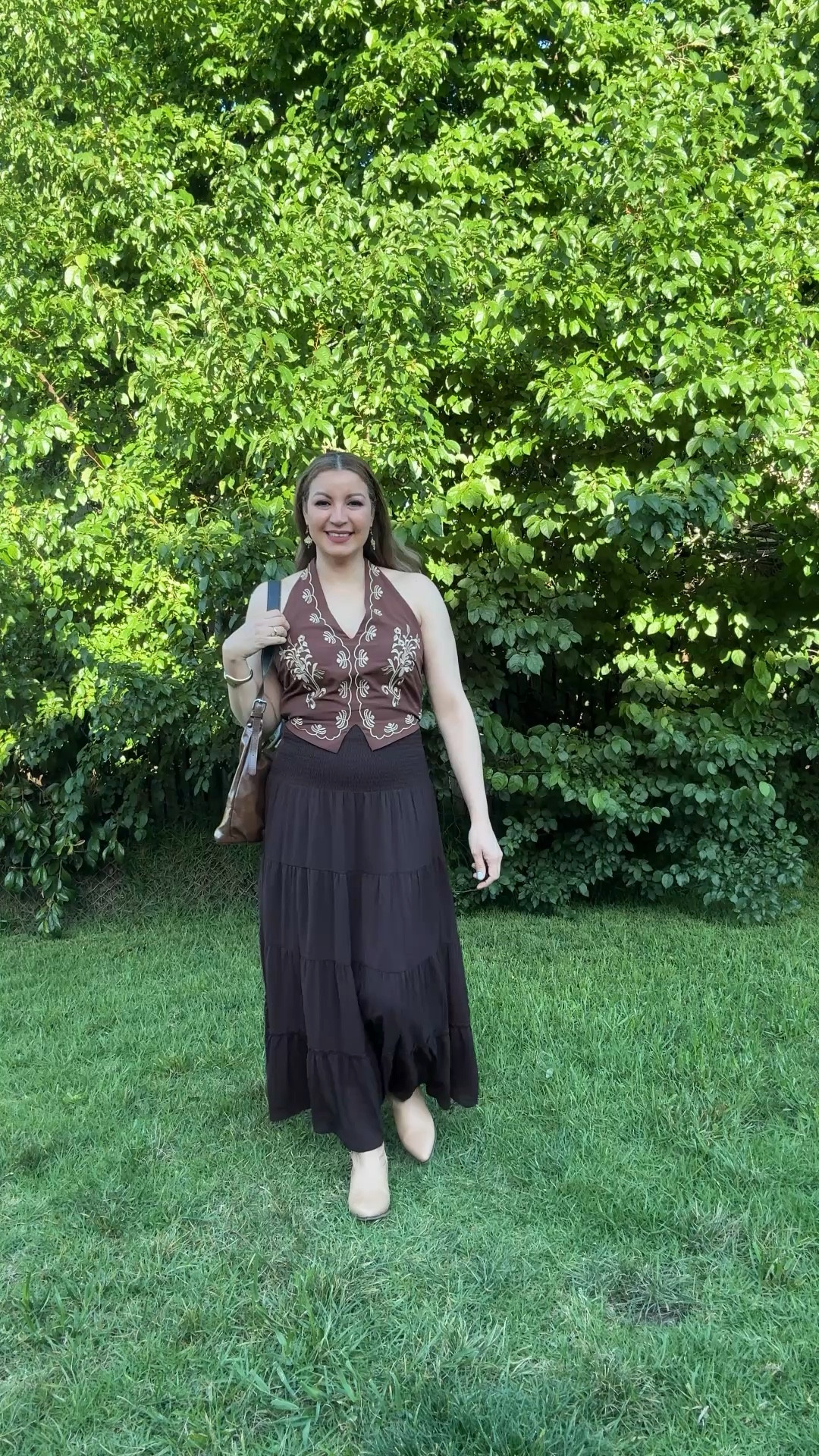 OYOANGLE Women's Bohemian Floral Halter Crop Top — Embroidered, Backless, Vintage-Style — Perfect for Vacations and Nights Out.
Size:M

#LTKMidsize #LTKSaleAlert #LTKMothersDay