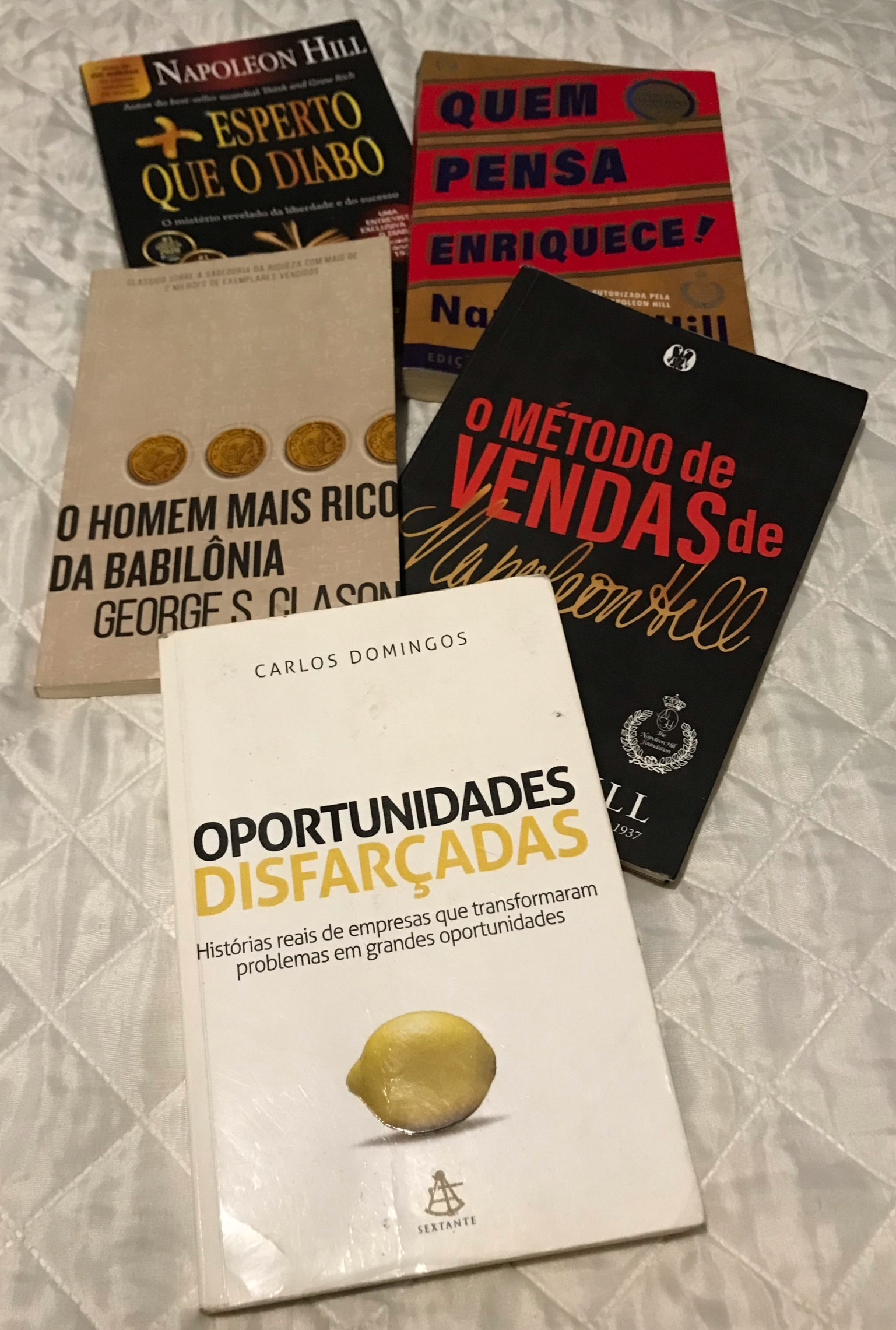5 livros que todo empreendedor precisa ler

1 - O homem mais rico da Babilônia 
2 - Oportunidades disfarçadas 
3 - Mais esperto que o diabo
4 - Quem pensa enriquece 
5 - O método de vendas de Napoleon Hill 

Todos esses livro você encontra na Amazon com o melhor preço e a entrega mais rápida! 

O último que comprei foi esse livro quem pensa enriquece e chegou no dia seguinte! 

E cliente Amazon Prime tem as maiores vantagens e frete grátis! 

#AmazonNaLTKAcademy 

#LTKSale #LTKbrasil #LTKfamily