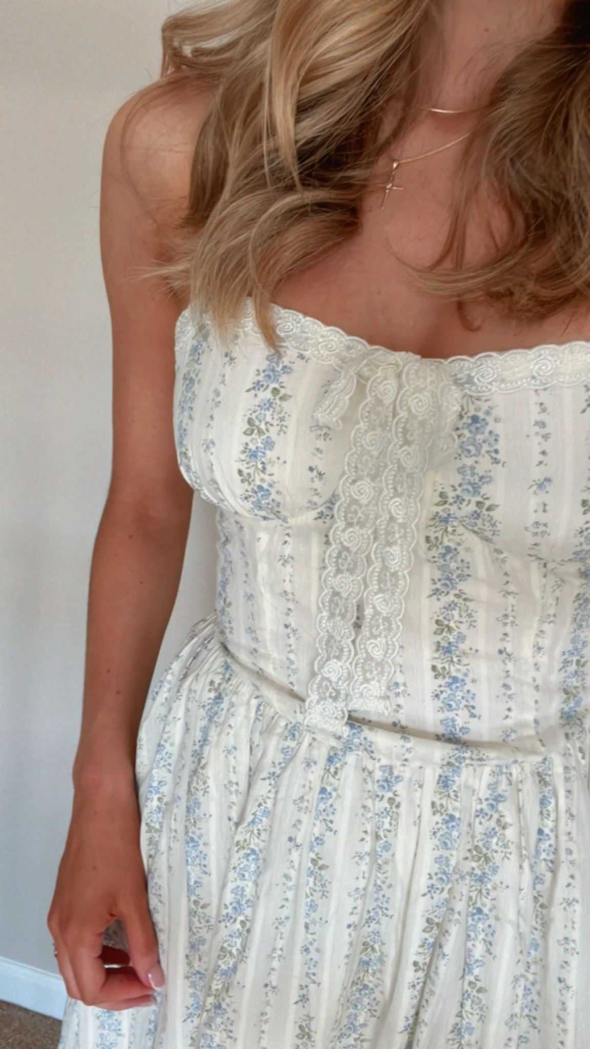 such a feminine dress!! Obsessed and will be wearing again 🤍

#LTKBeauty #LTKStyleTip #LTKFindsUnder100