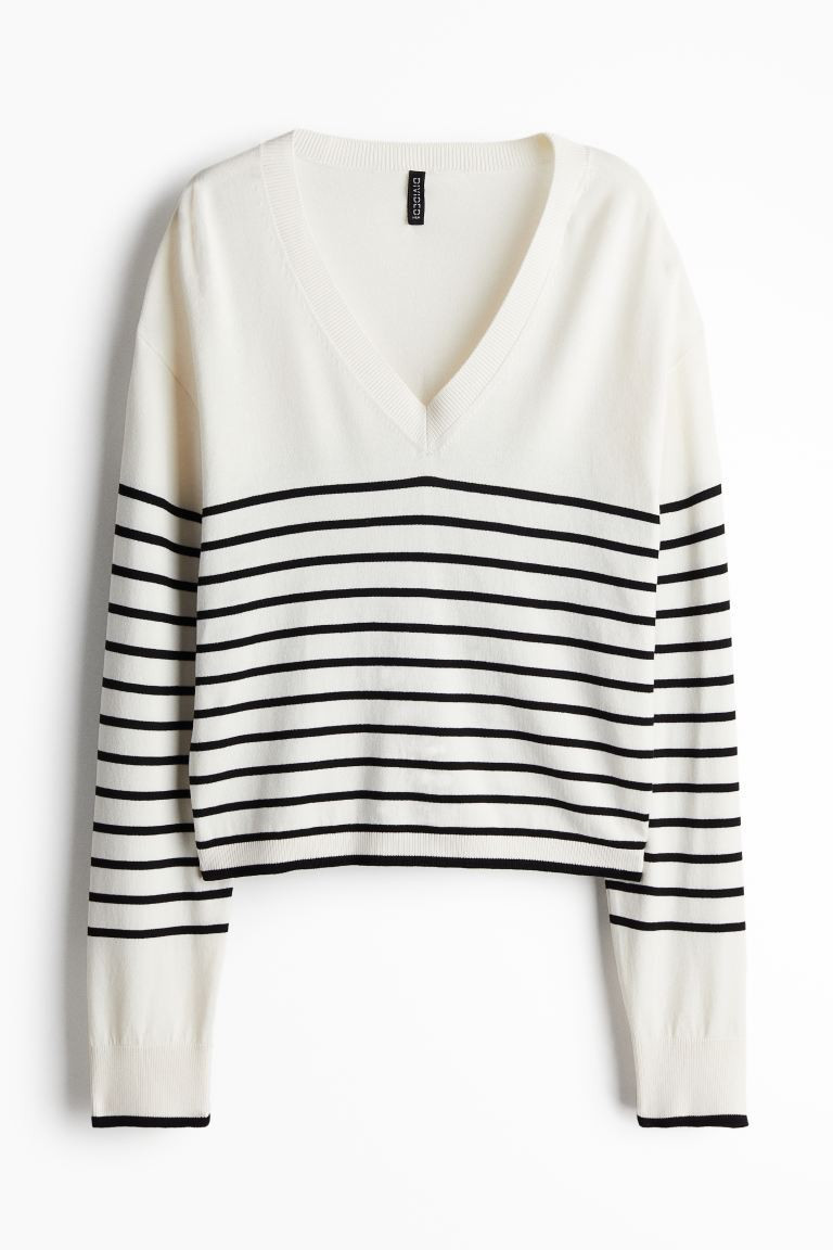 Fine-Knit V-Neck Sweater - V-neck - Long sleeve - White/black striped - Ladies | H&M US | H&M (US + CA)