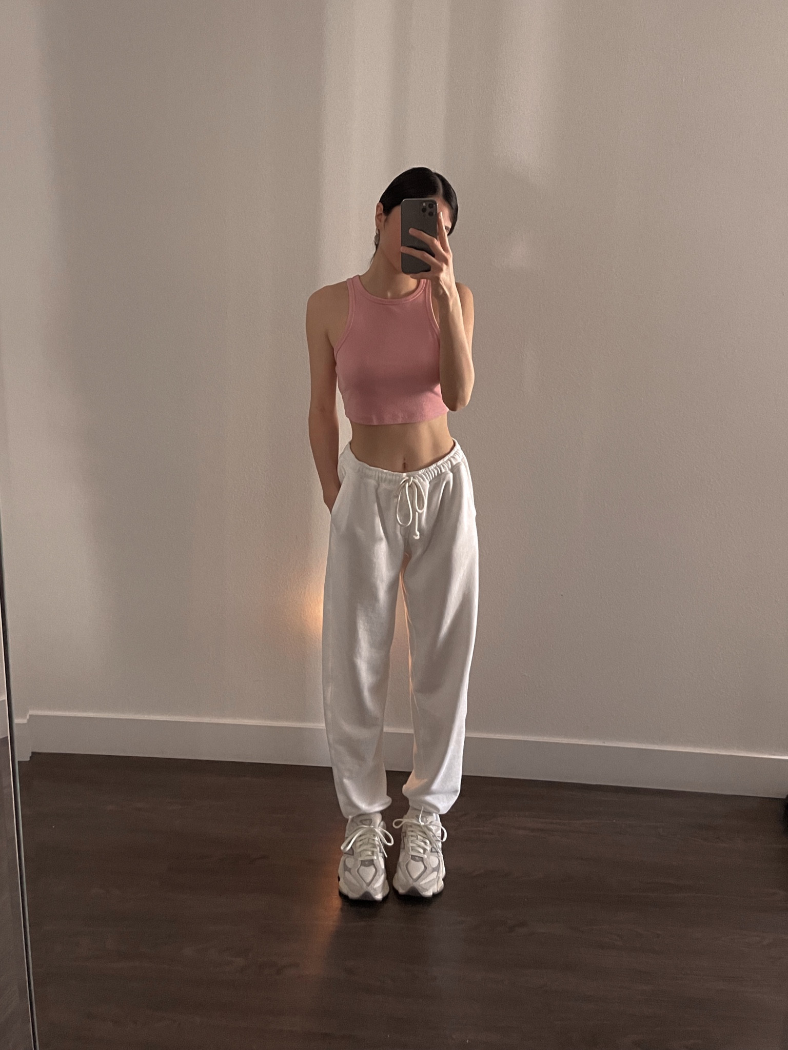 Top (xs) 
Joggers (xs)
Sneakers (8)
#aerie #joggers #sweatpants #targetstyle #wildfable #croppedtanktop #newbalance9060 #sale


#LTKsalealert #LTKshoecrush #LTKSpringSale