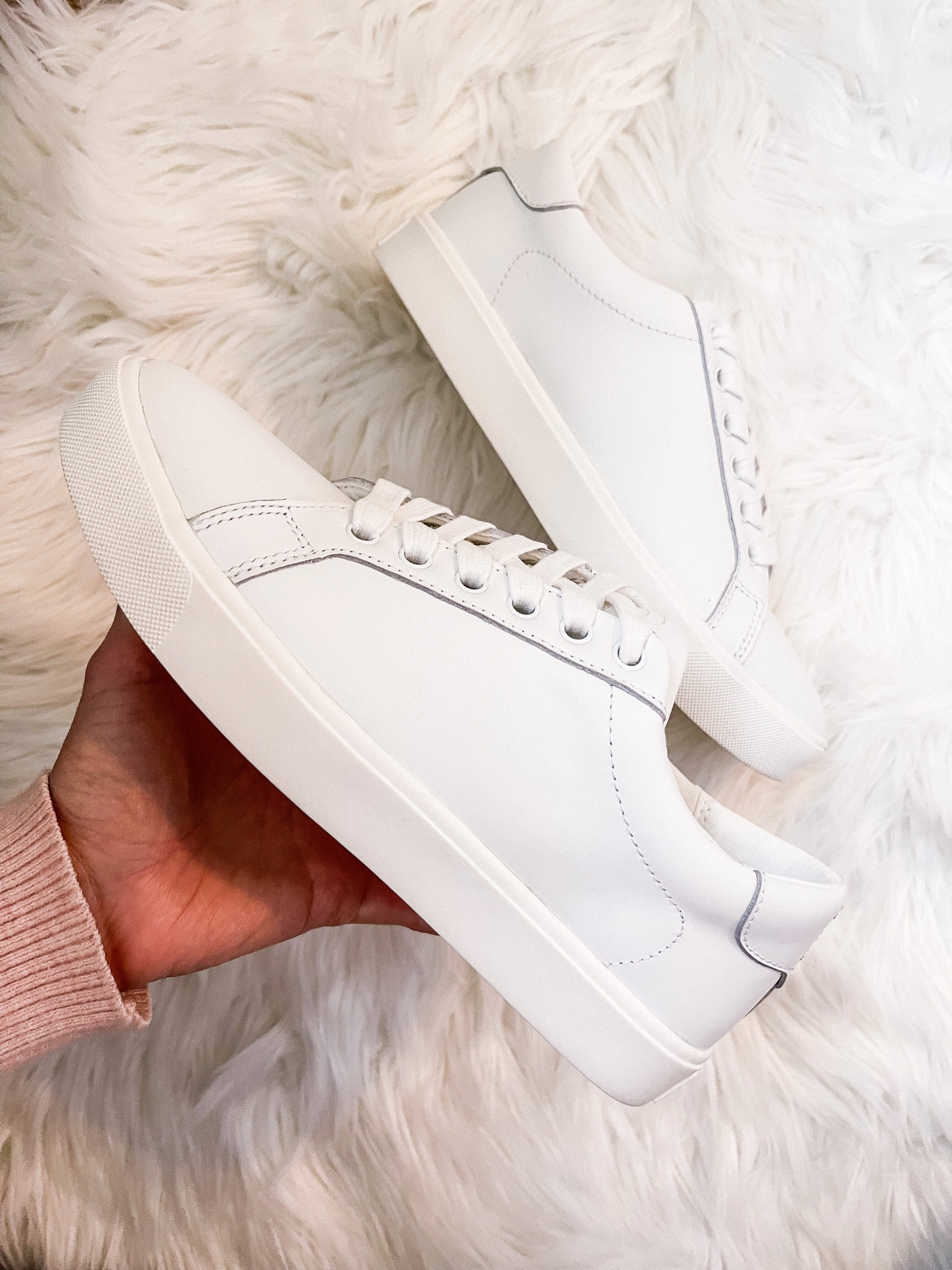 Fresh white sneakers 👟 A few other cute sneakers are on sale right now, linked below! All under $100!

www.livingbarelyblonde.com
#barelyblonde #whitesneakers #leopardsneakers #caitlincovin #samedelman #circusbysamedelman #treasures #jenniferxerin #sneakers #sneakersonsale #stylewithjen

#LTKunder100 #LTKshoecrush #LTKsalealert