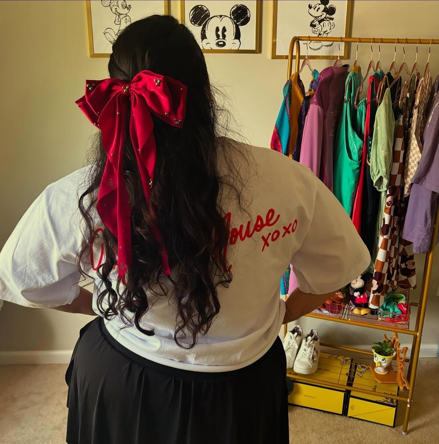 Some days, you just want to wear a bow in your hair 
🎀🫶🏽❤️

#disneystyle #disney

#LTKMidsize #LTKTravel #LTKPlusSize