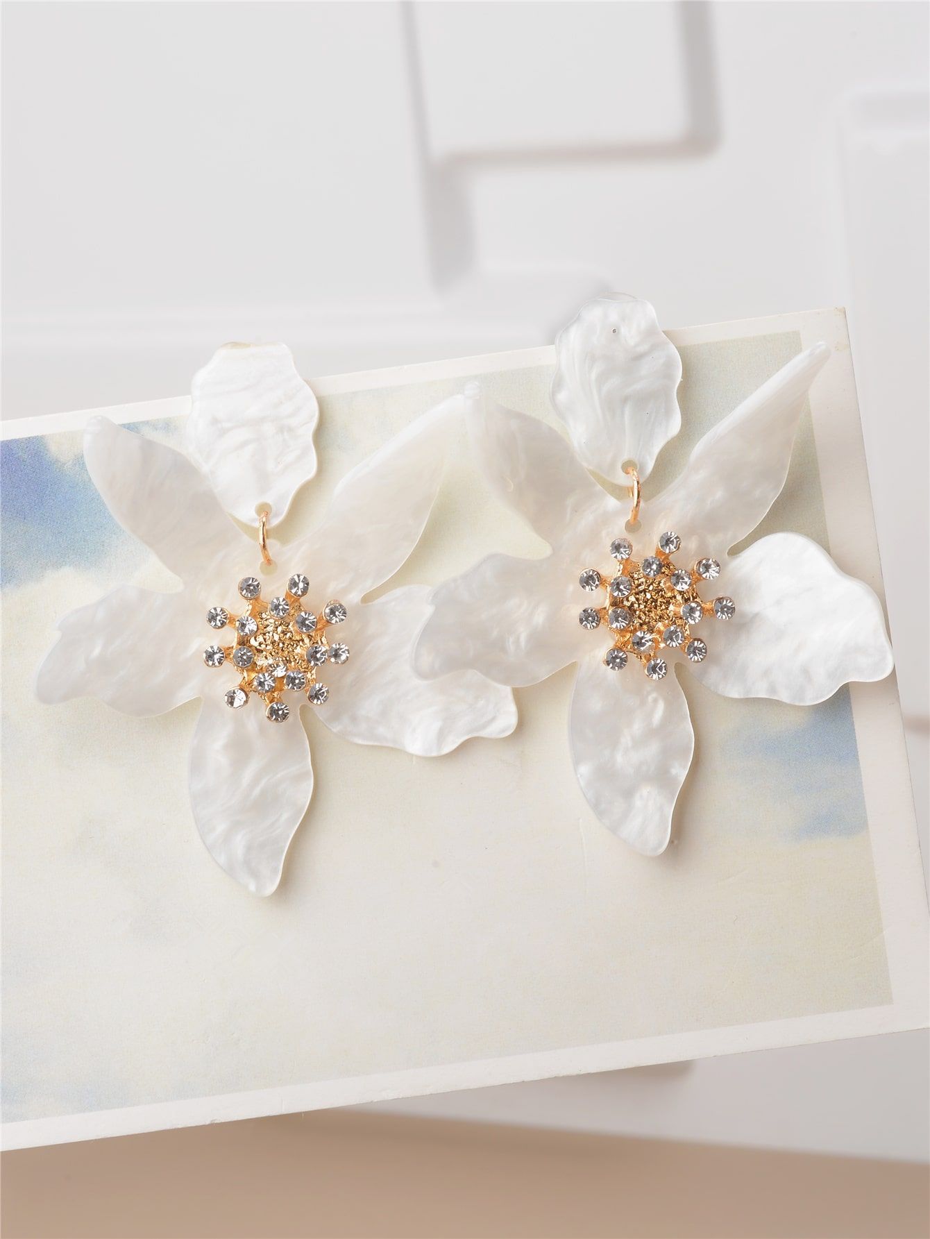 1pair Fashionable Large White Acrylic Flower Holiday Dangle Earrings For Women | SHEIN