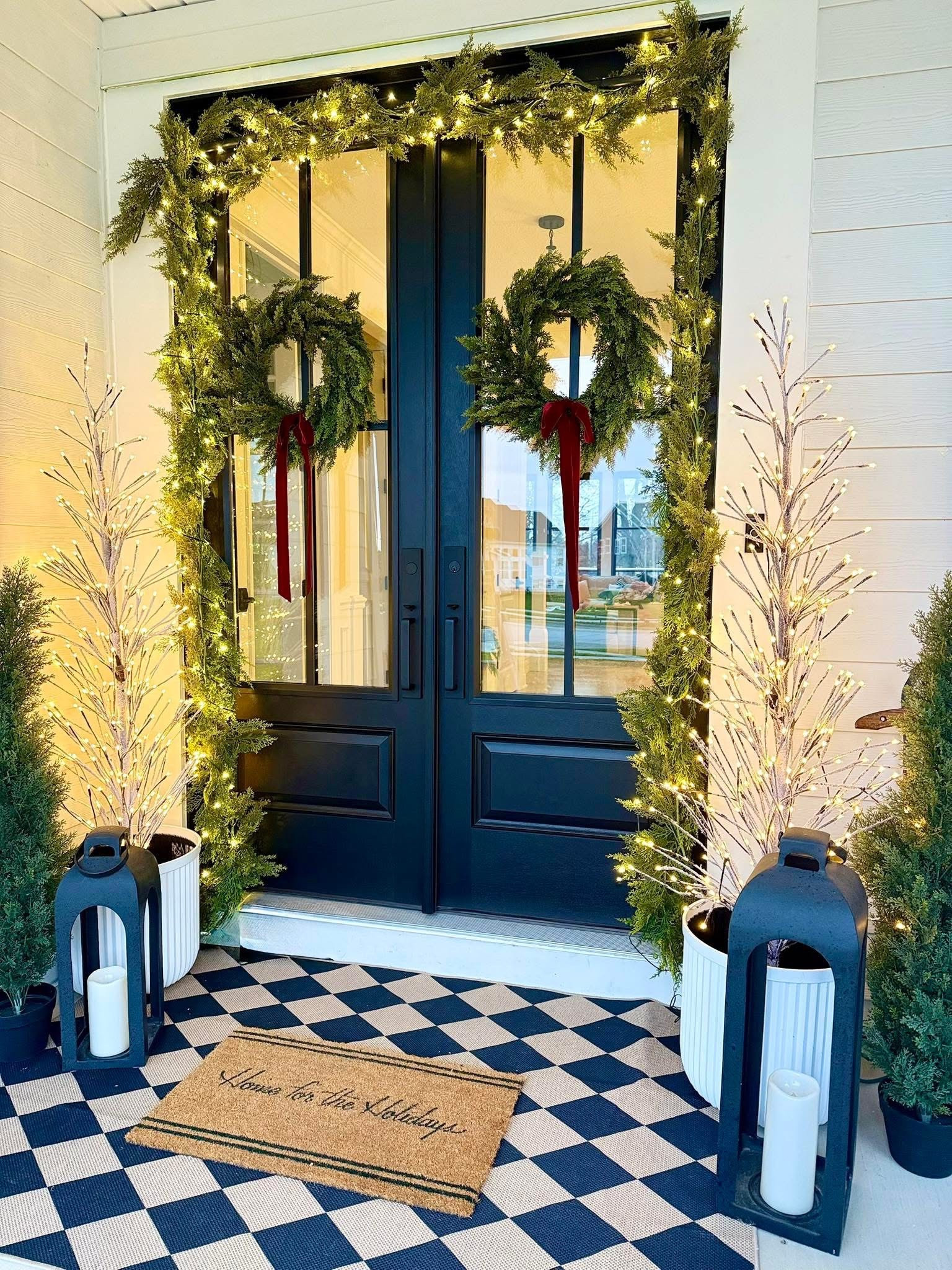 Just added lights to the garland around my front door and I’m in love!! Christmas front porch decor! 🎄❤️

#LTKHome #LTKHoliday #LTKSeasonal