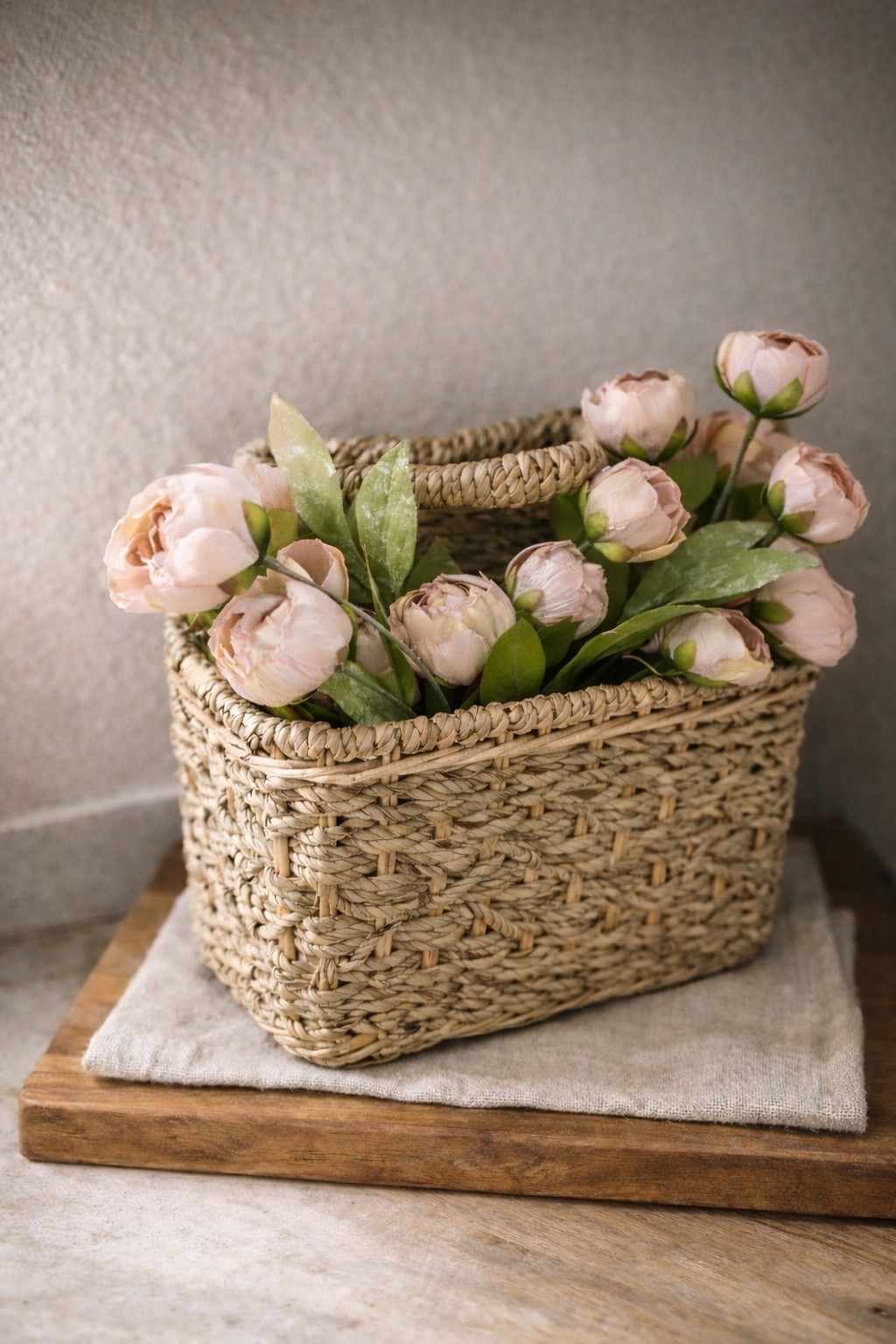 The viral peonies + the cutest woven basket from Target 🤍 obsessed with this combo.

#targethome
#targetfinds
#viralpeonies
#fauxflowers
#wovenbasket
#budgetfriendlyhome

#LTKSaleAlert #LTKHome #LTKFindsUnder50