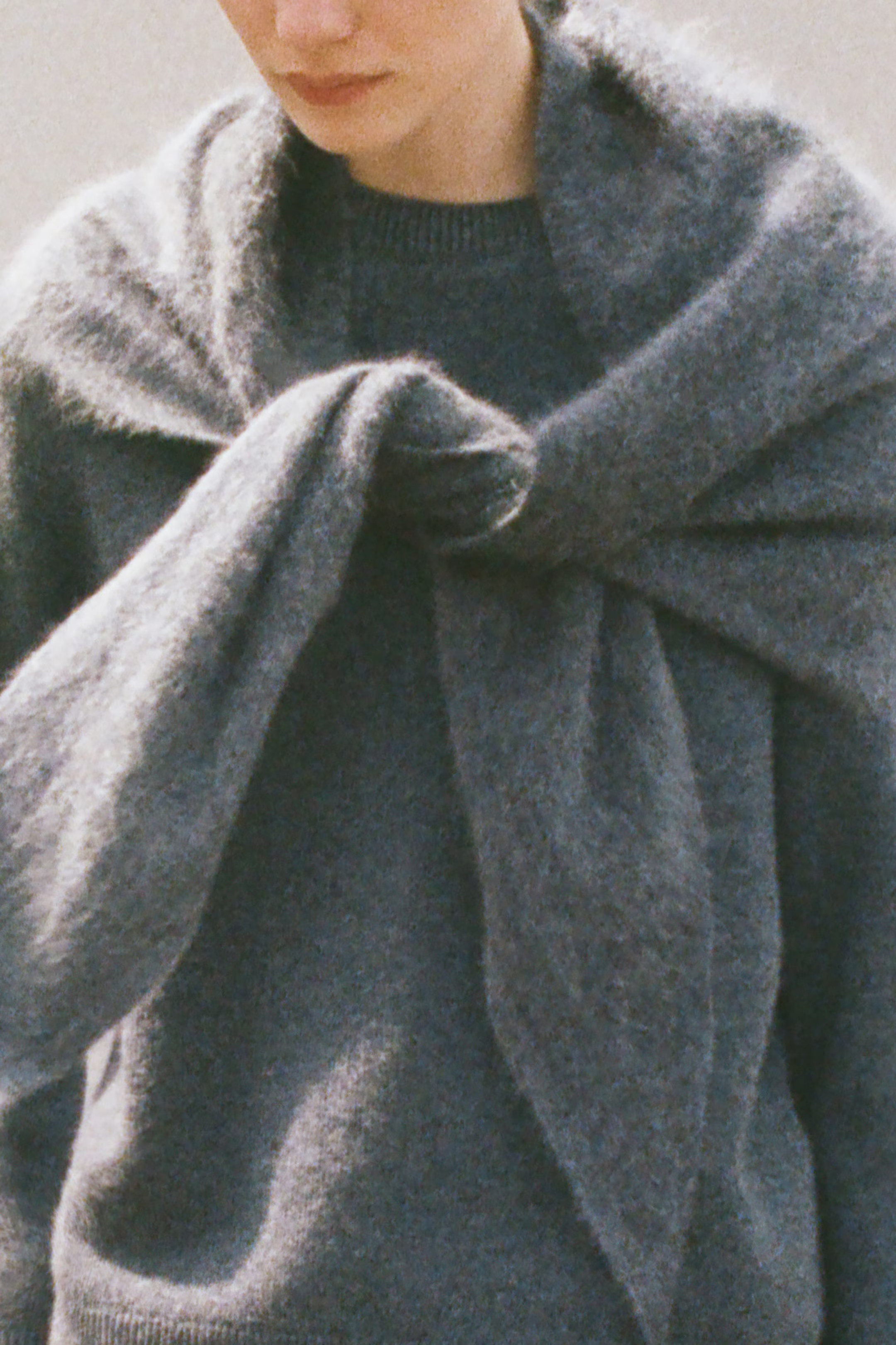 BRUSHED-CASHMERE TRIANGLE SCARF - DARK GREY | COS GB | COS UK