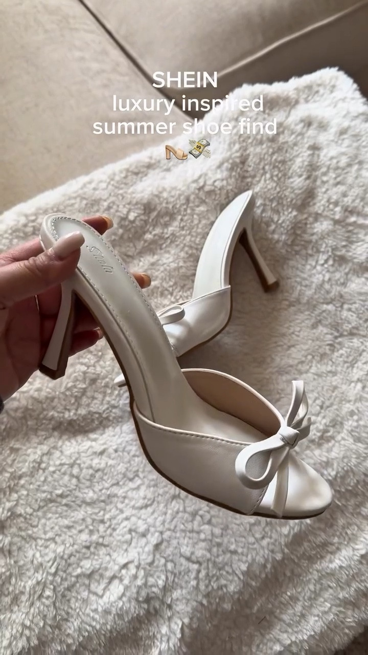 comfortable and chic ✨☁️

#sheinshoes #sheinfinds #manoloblahnik #luxuryinspired