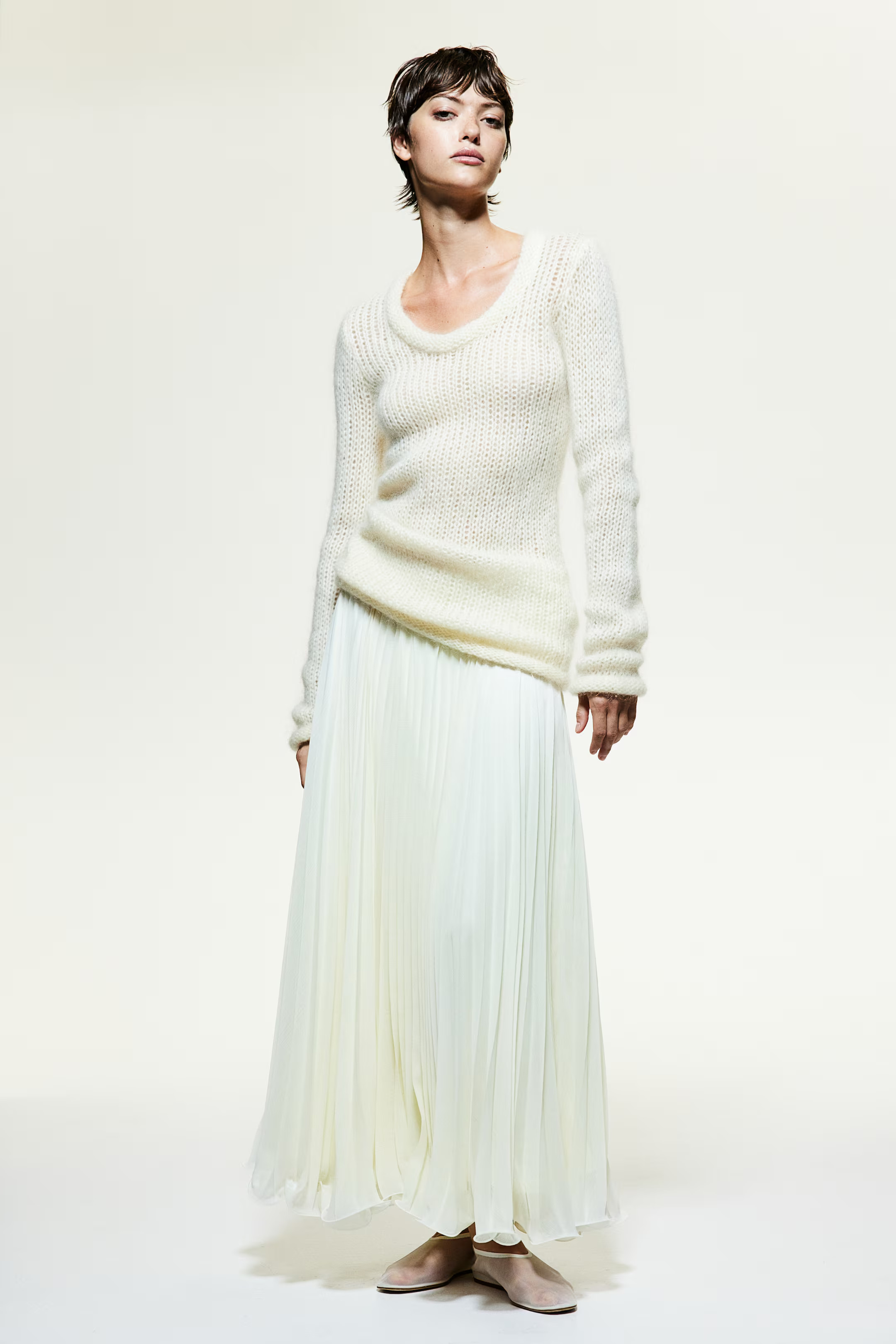 Sheer pleated skirt - High waist - Long - Cream - Ladies | H&M GB | H&M (UK, MY, IN, SG, PH, TW, HK)