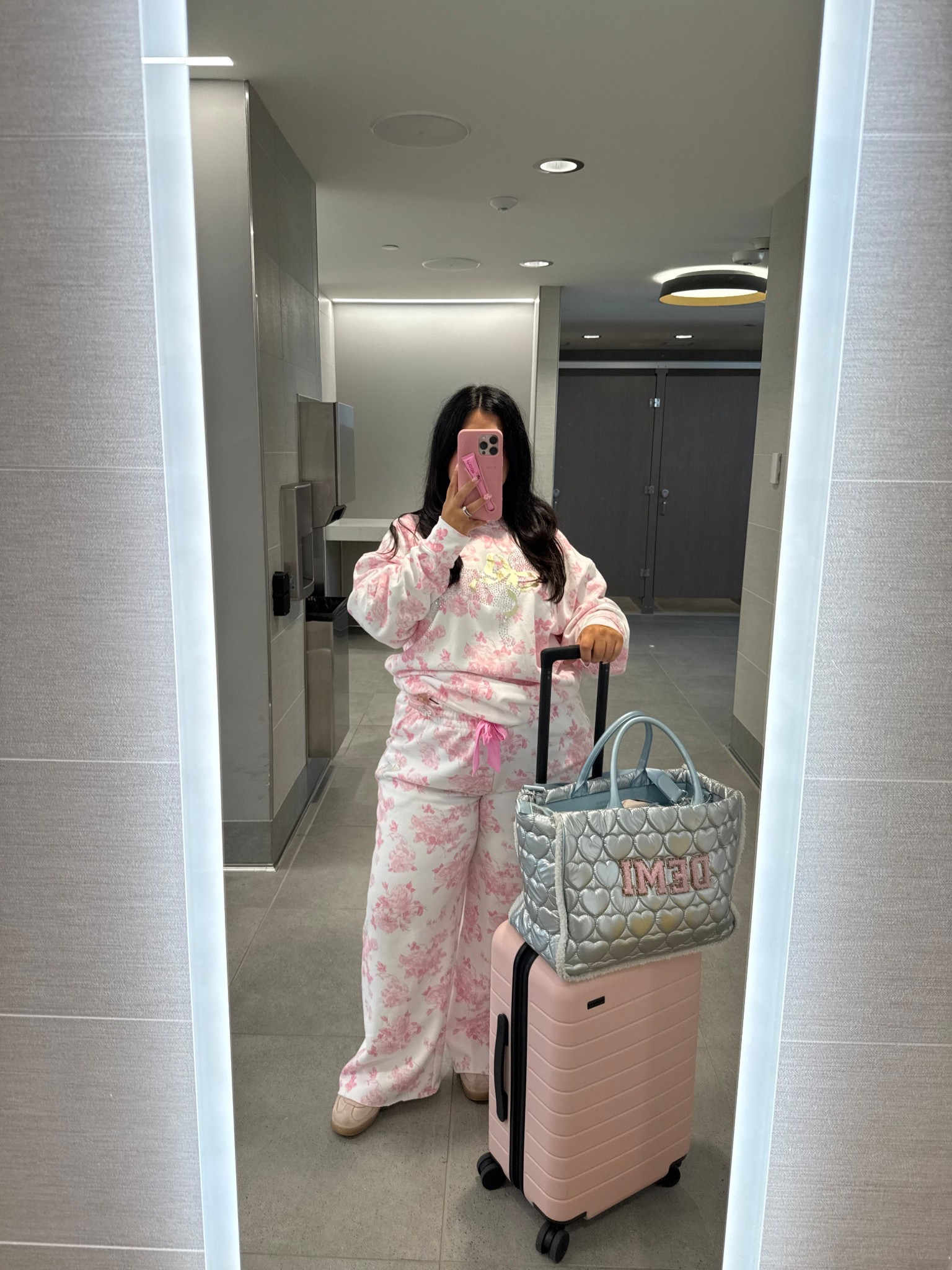 The comfiest travel fit 🎀 

#LTKTravel #LTKNYFW #LTKStyleTip