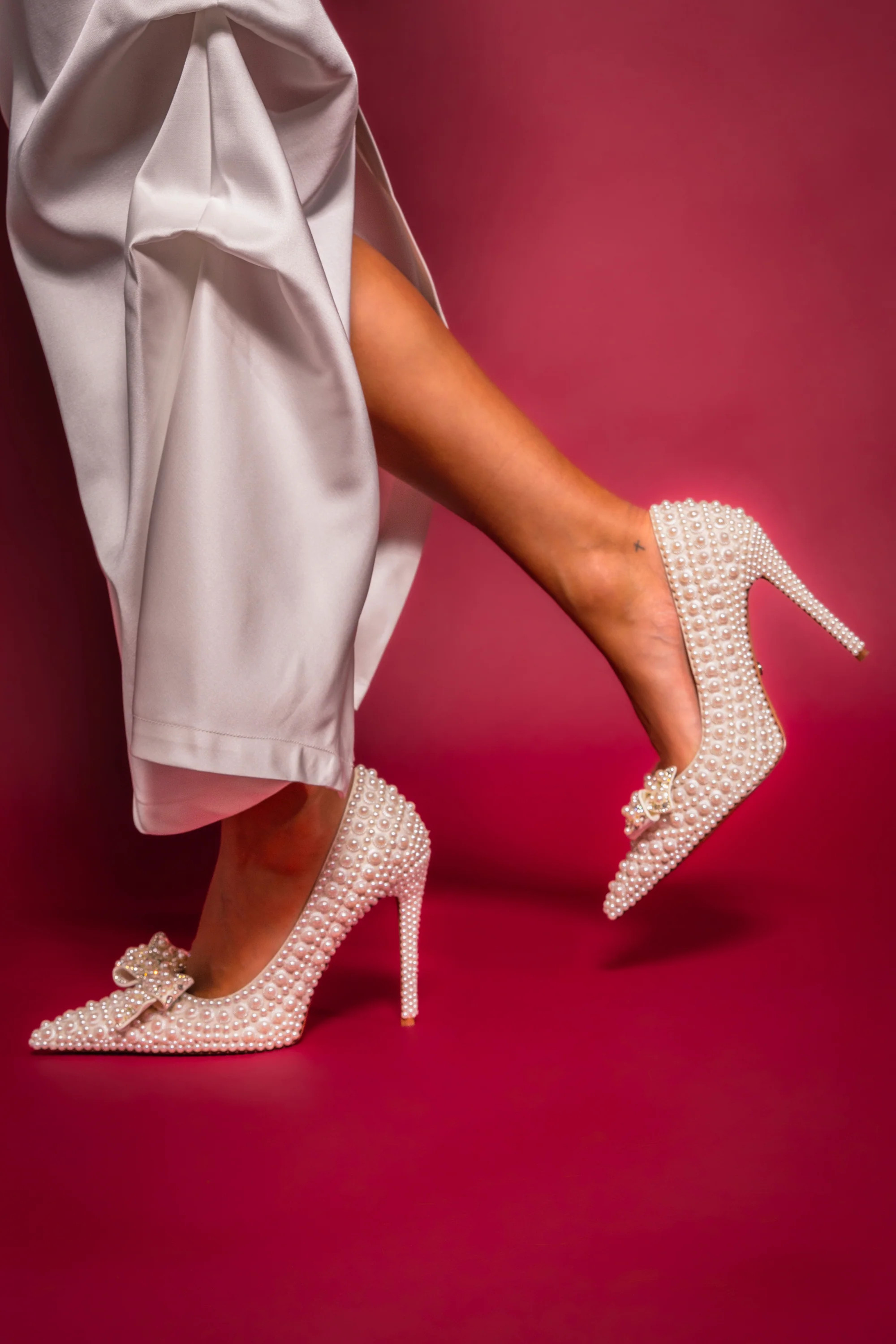 AKIRA Azalea Wang Naamah Pearl Embellished Pump Shoes | White | Size 11 | AKIRA