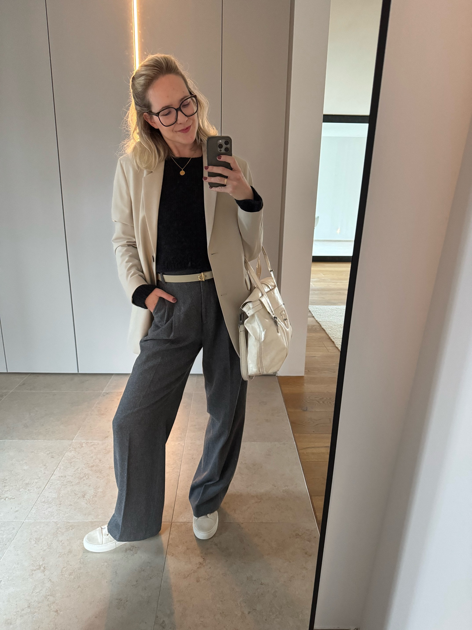 Outfitinspo für unseren classy raglan in cropped 🖤. 
Der Blazer ist 50% reduziert 🤯!


#LTKsale #LTKdeutschland #LTKstyletip