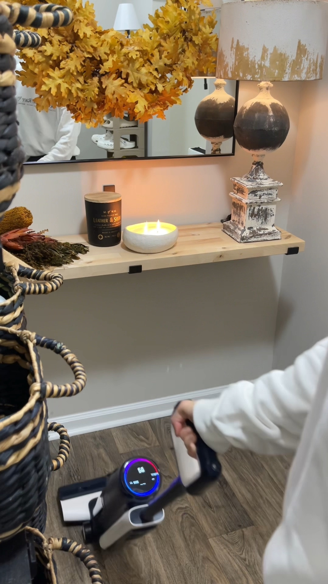 Floors are fresh, and the space feels cozy again.✨ How are you refreshing your space today? 
Comment “clean” for the link 👌

#sundaycleaning #weekendreset #cleaningroutine #autumnvibes #freshstart #homecare #sundayrefresh

#LTKSeasonal #LTKVideo #LTKHome