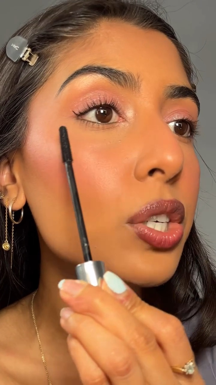 Let’s try the @yslbeauty lash latex mascara 
.
.
.
#lashlatex #ysl #yslbeauty #mascara #longlashes